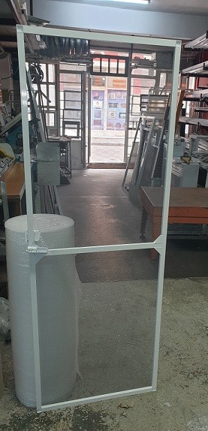 Menteşeli Açılır Balkon Kapı Sinekliği