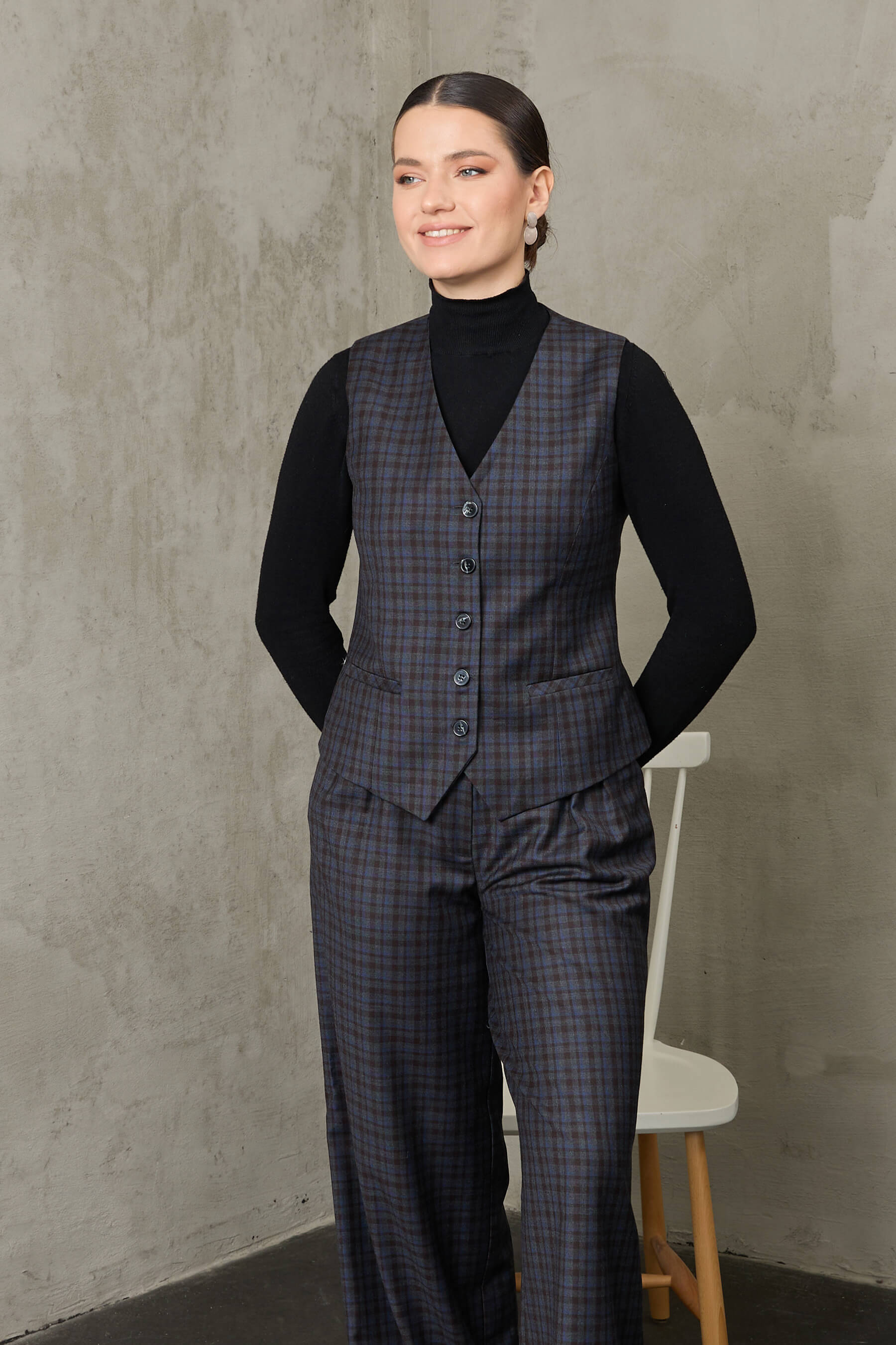 Alaca - Lacivert Ekoseli Yün Yelek