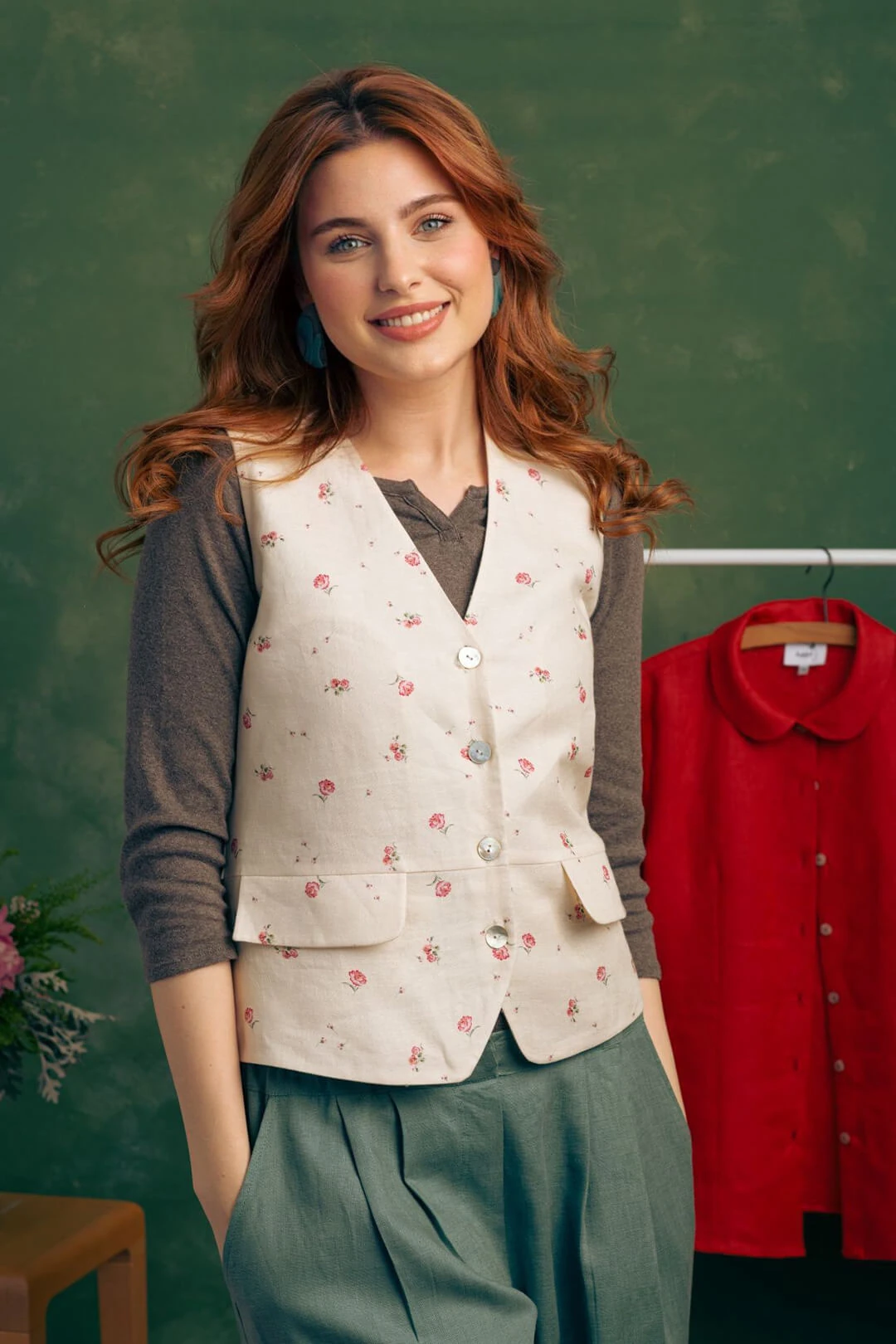 Meltem - Çiçek Desenli Krem Rengi Keten Yelek