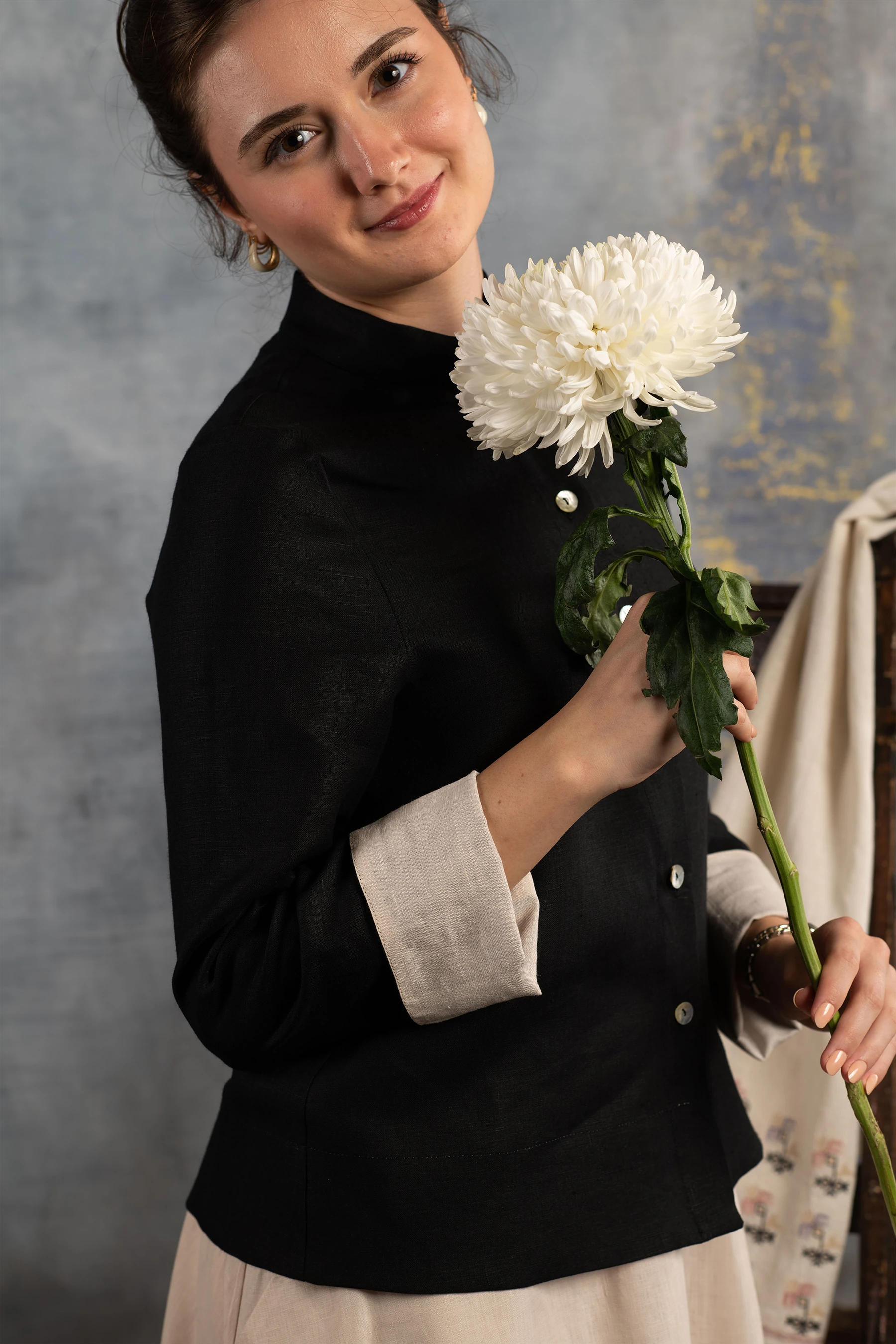 Müstesna - Hakim Yaka Siyah Keten Ceket