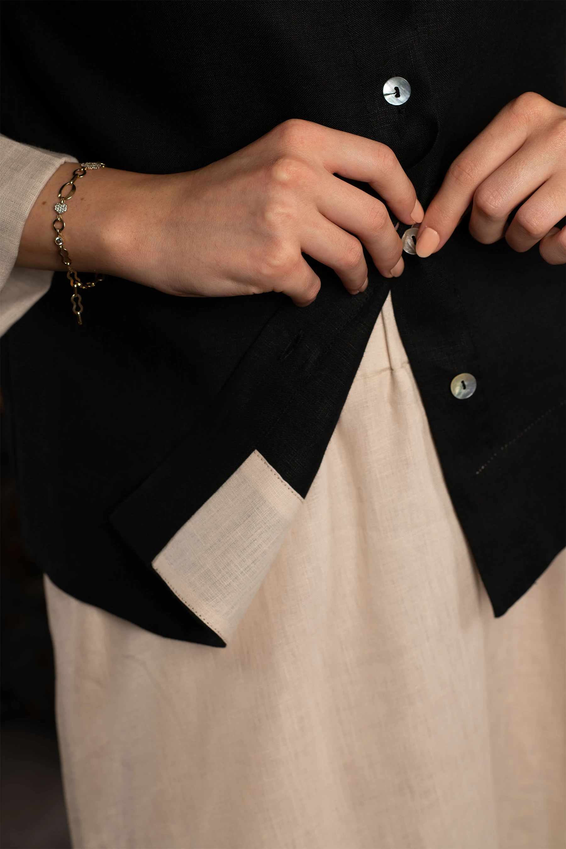 Müstesna - Hakim Yaka Siyah Keten Ceket