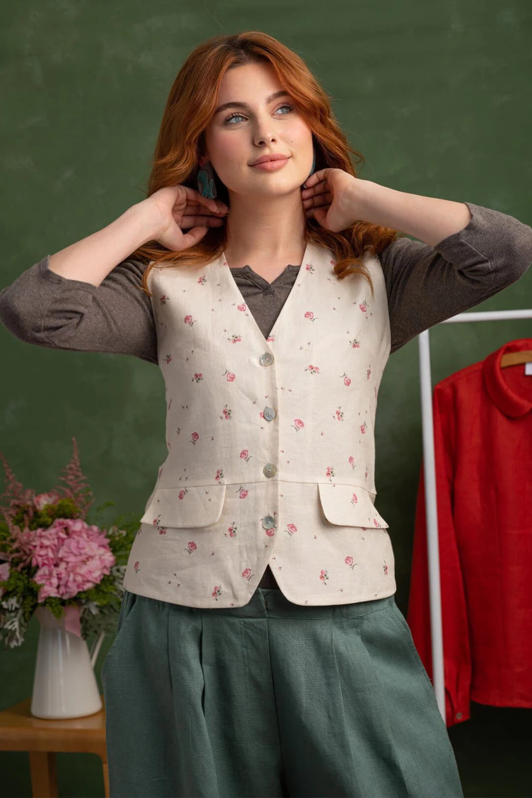 Meltem - Çiçek Desenli Krem Rengi Keten Yelek