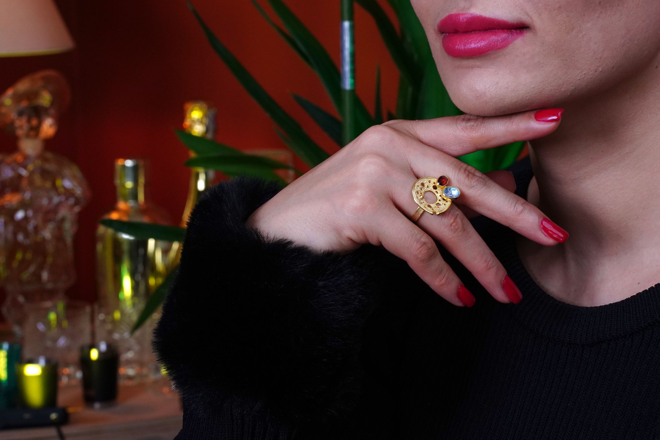 “Solar Bloom” – Blue Topaz & Garnet Taşlı 18K Altın Kaplama Yüzük cover pic