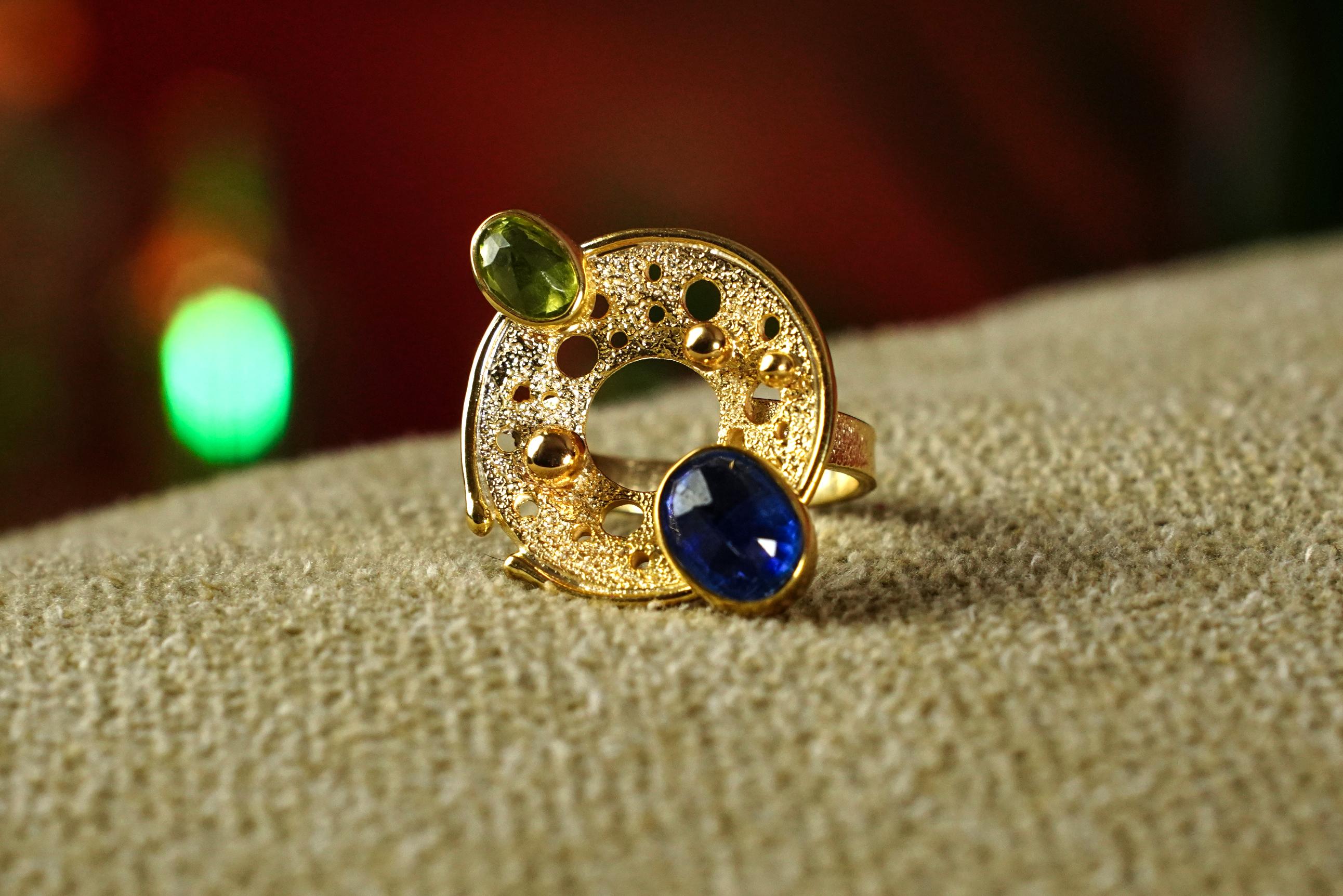 “Stellar Veil” – Blue Topaz & Garnet Taşlı 18K Altın Kaplama Yüzük 0 image