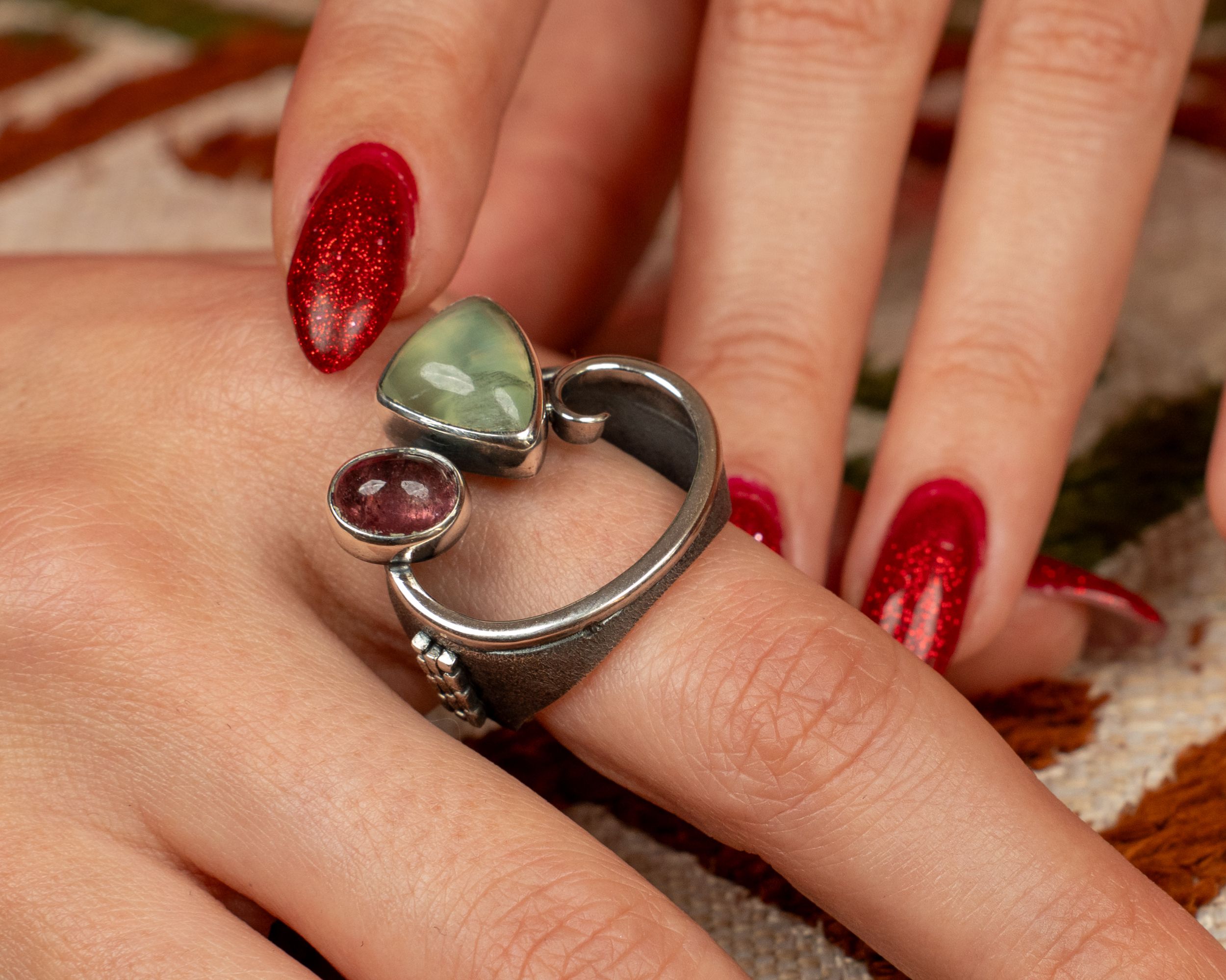 “Heart of Earth” – Prehnite & Tourmaline Taşlı El Yapımı Yüzük 0 image