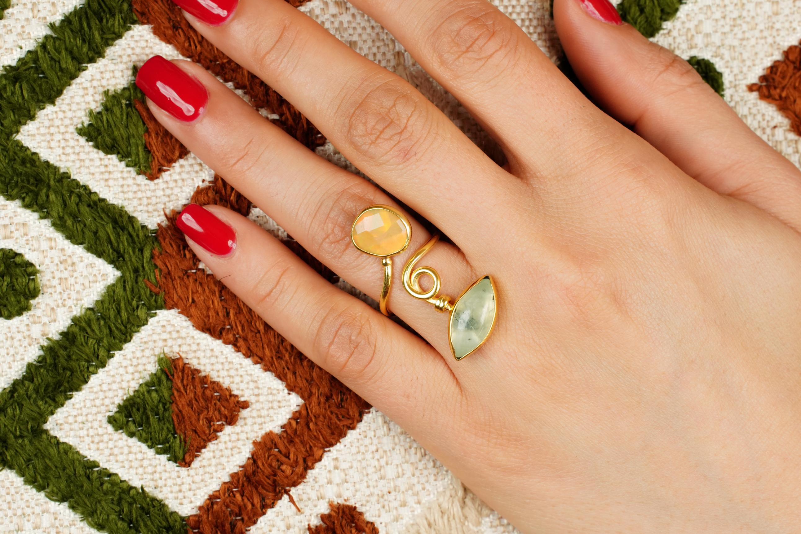 “Soul Spiral” – Prehnite & Ethiopian Opal Taşlı 18K Altın Kaplama Yüzük 0 image