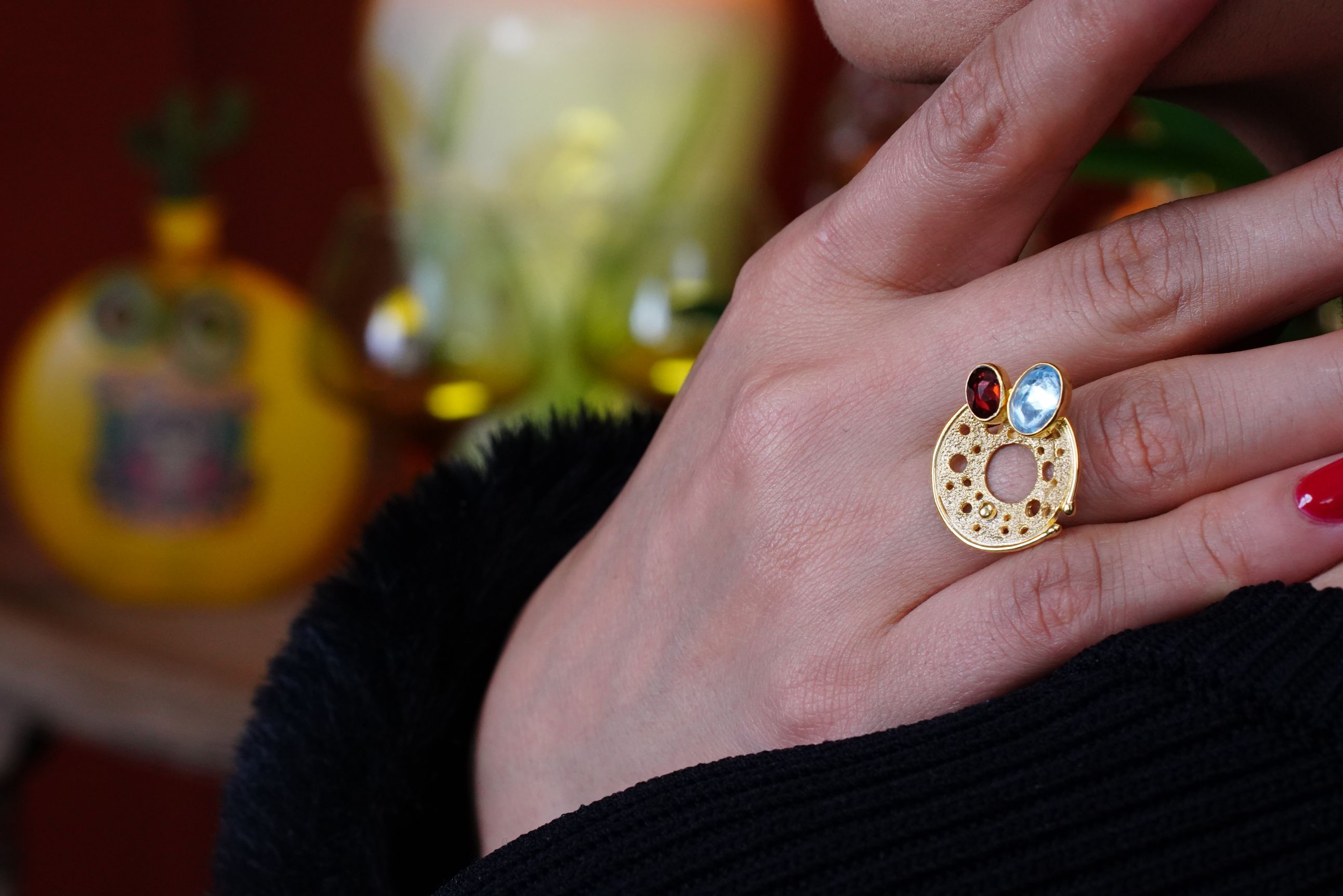 “Solar Bloom” – Blue Topaz & Garnet Taşlı 18K Altın Kaplama Yüzük 0 image