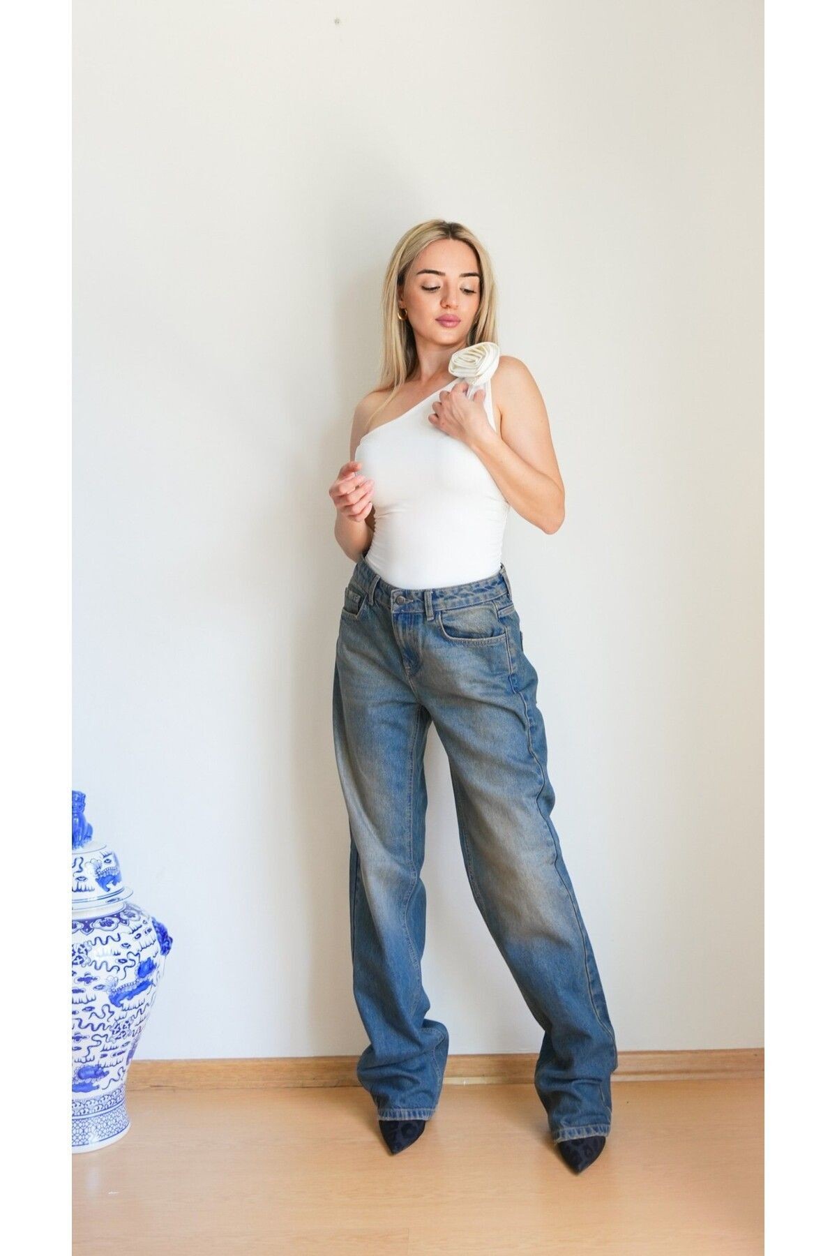 Orta bel jeans , Taşlanmış kot ,Taşlanmış jeans pantolon , Düz paça kot ,Straight paça kot pantolon