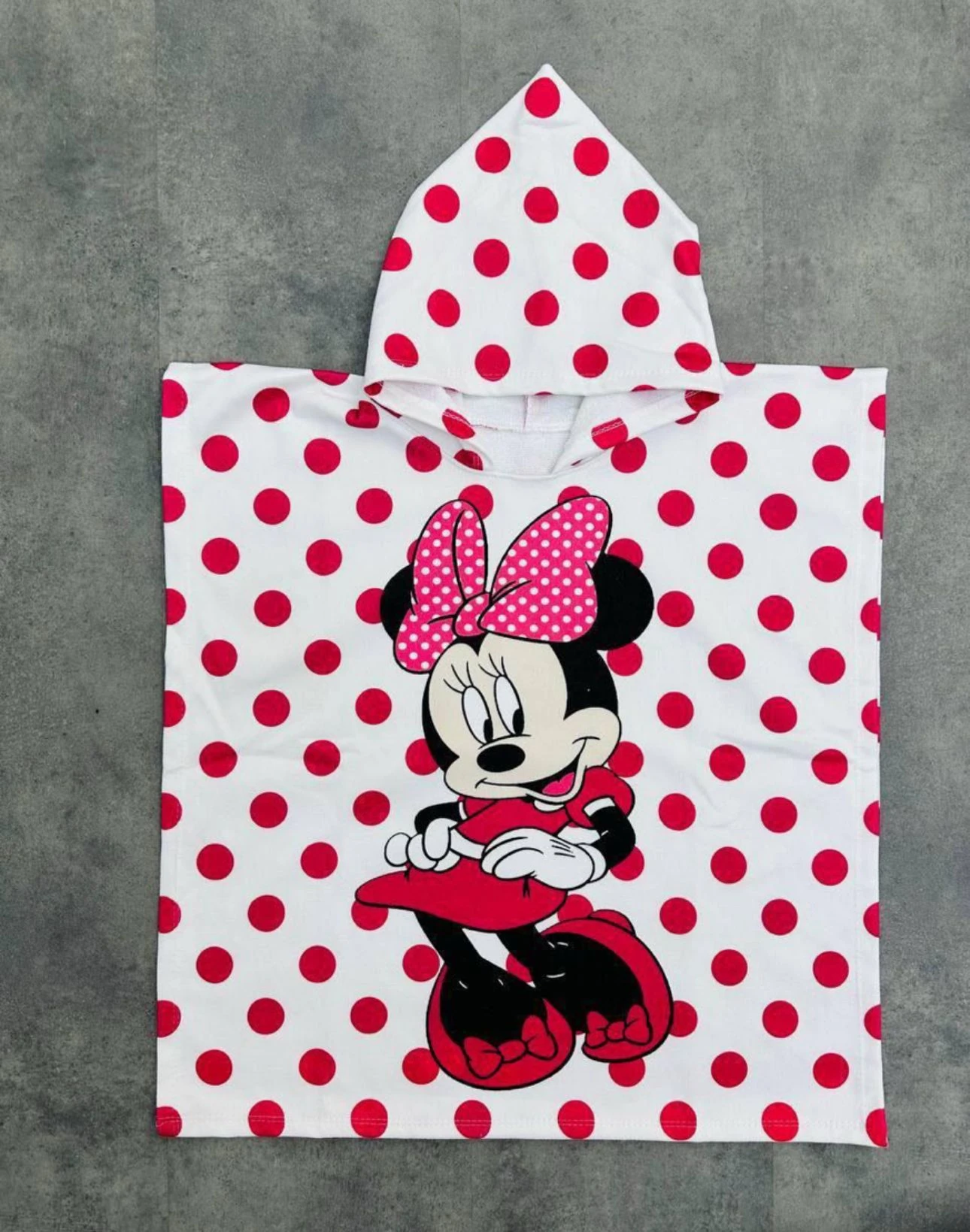 KIZ ÇOCUK MİNNİE BASKILI PUANTİYELİ PANÇO HAVLU 