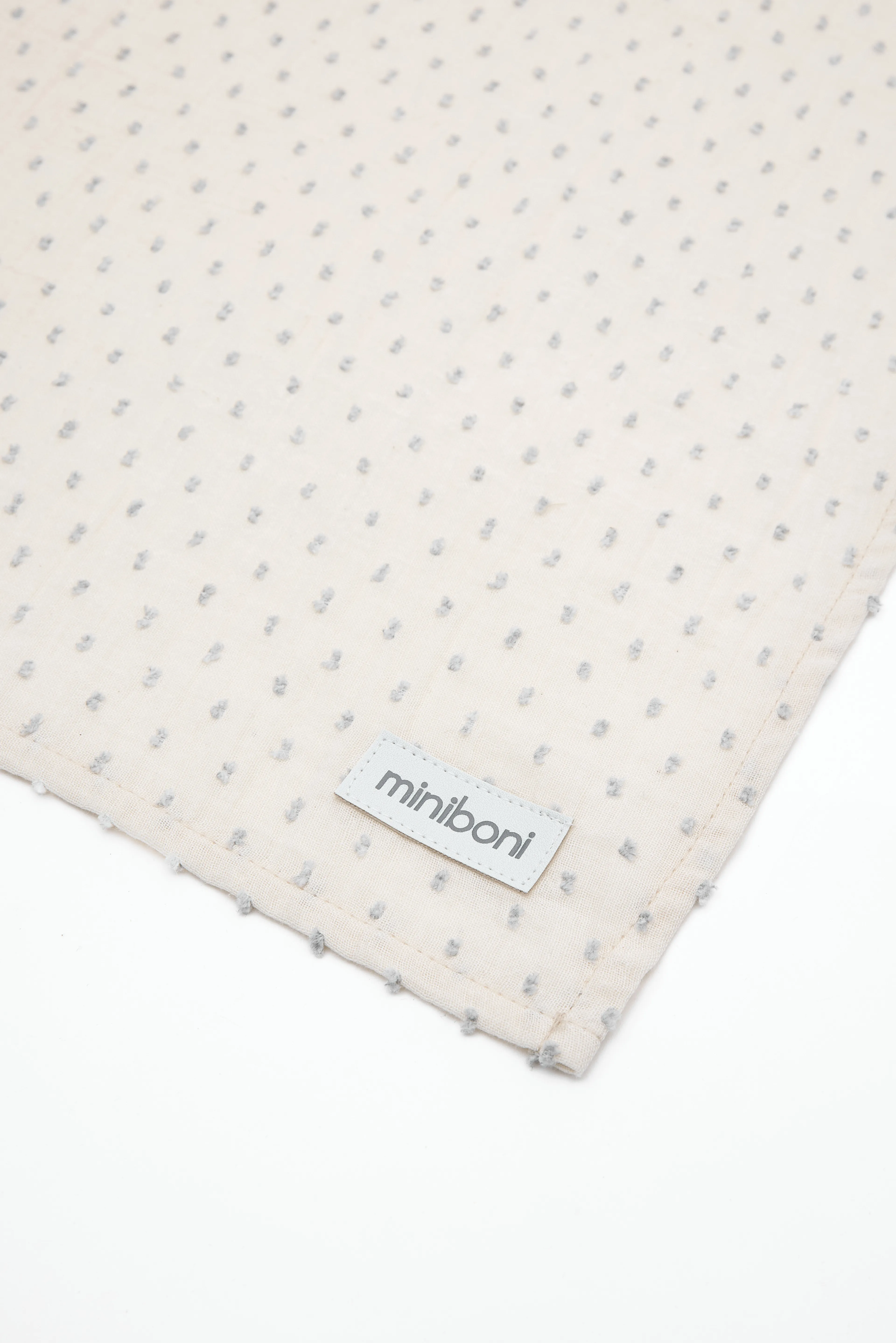 Müslin Emzirme Örtüsü – Rahat ve Pratik Anne Bebek Kullanımı