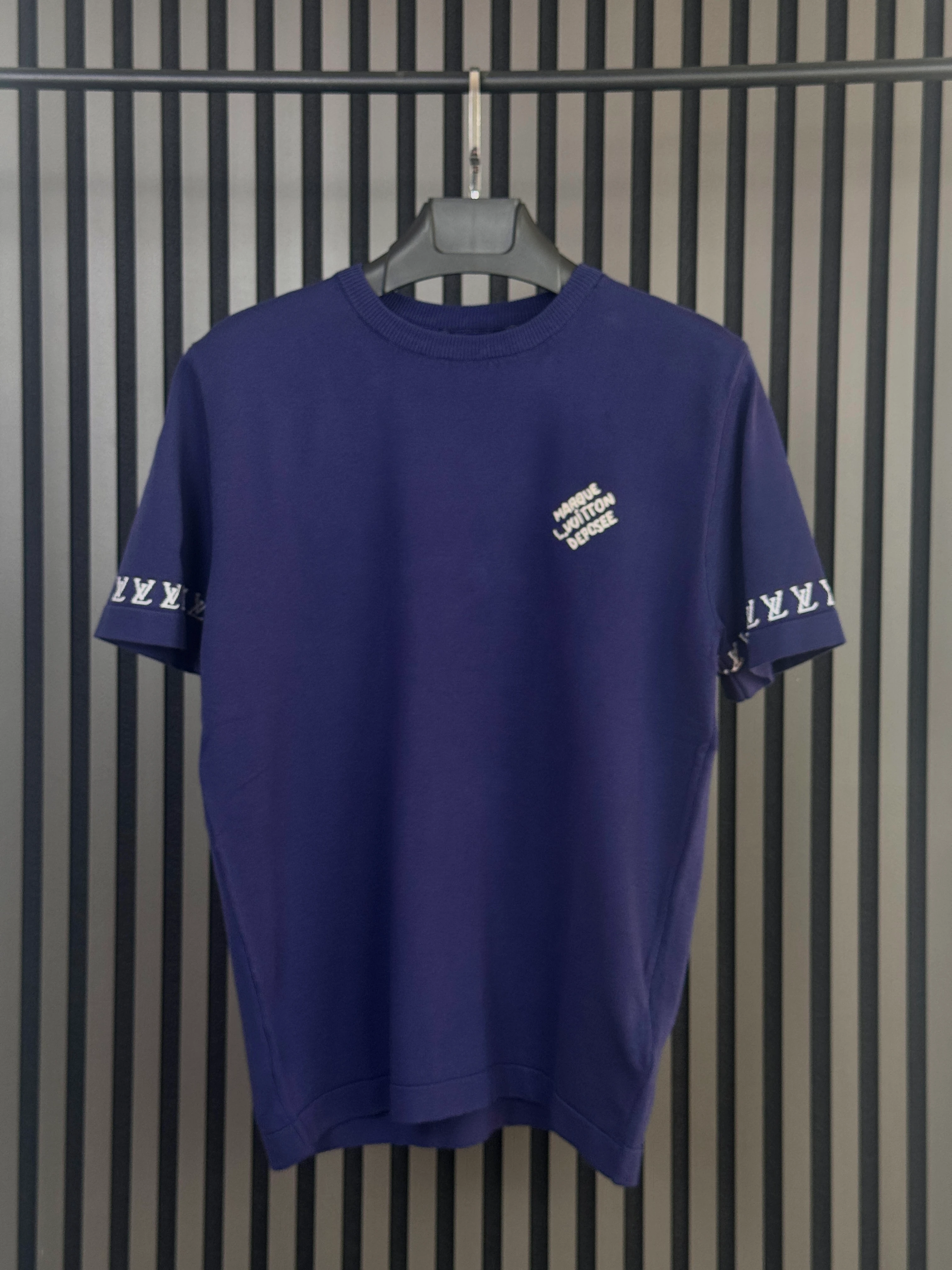 LV Lacivert Triko Nakışlı Kol Detaylı Tişört