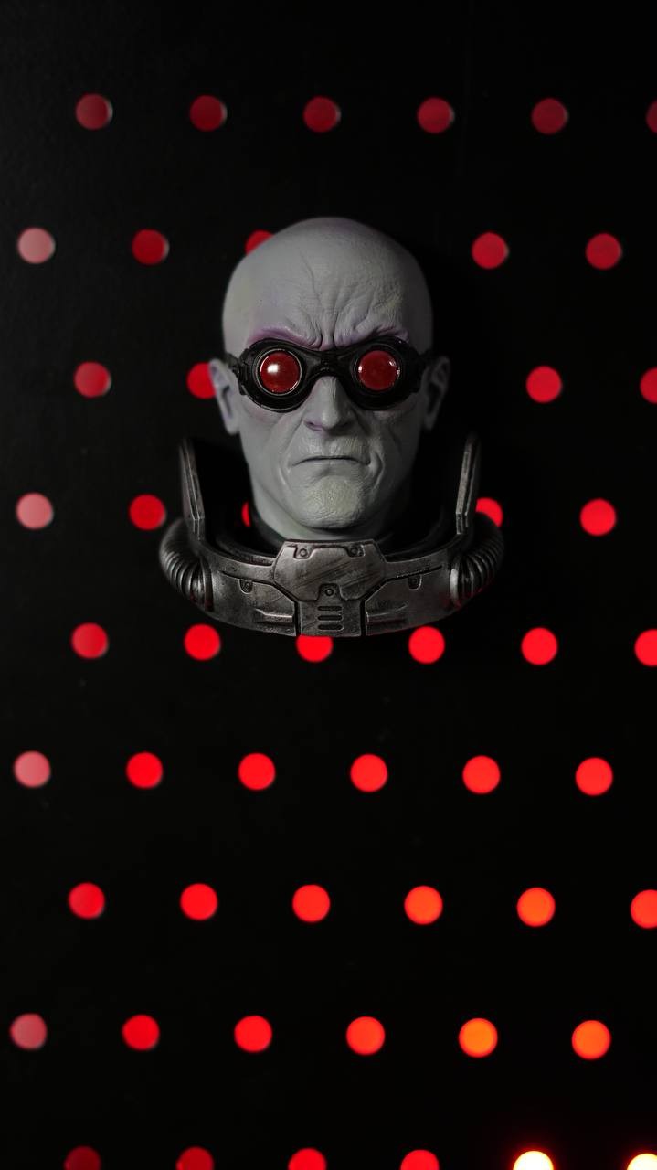 El Yapımı Mr. Freeze Kafası Magnet – Benzersiz 3D Baskı Not Tutacağı
