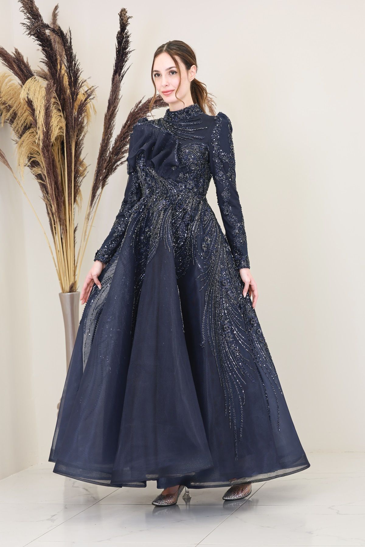 Sara Abendkleid mit Raffdetail auf der Vorderseite