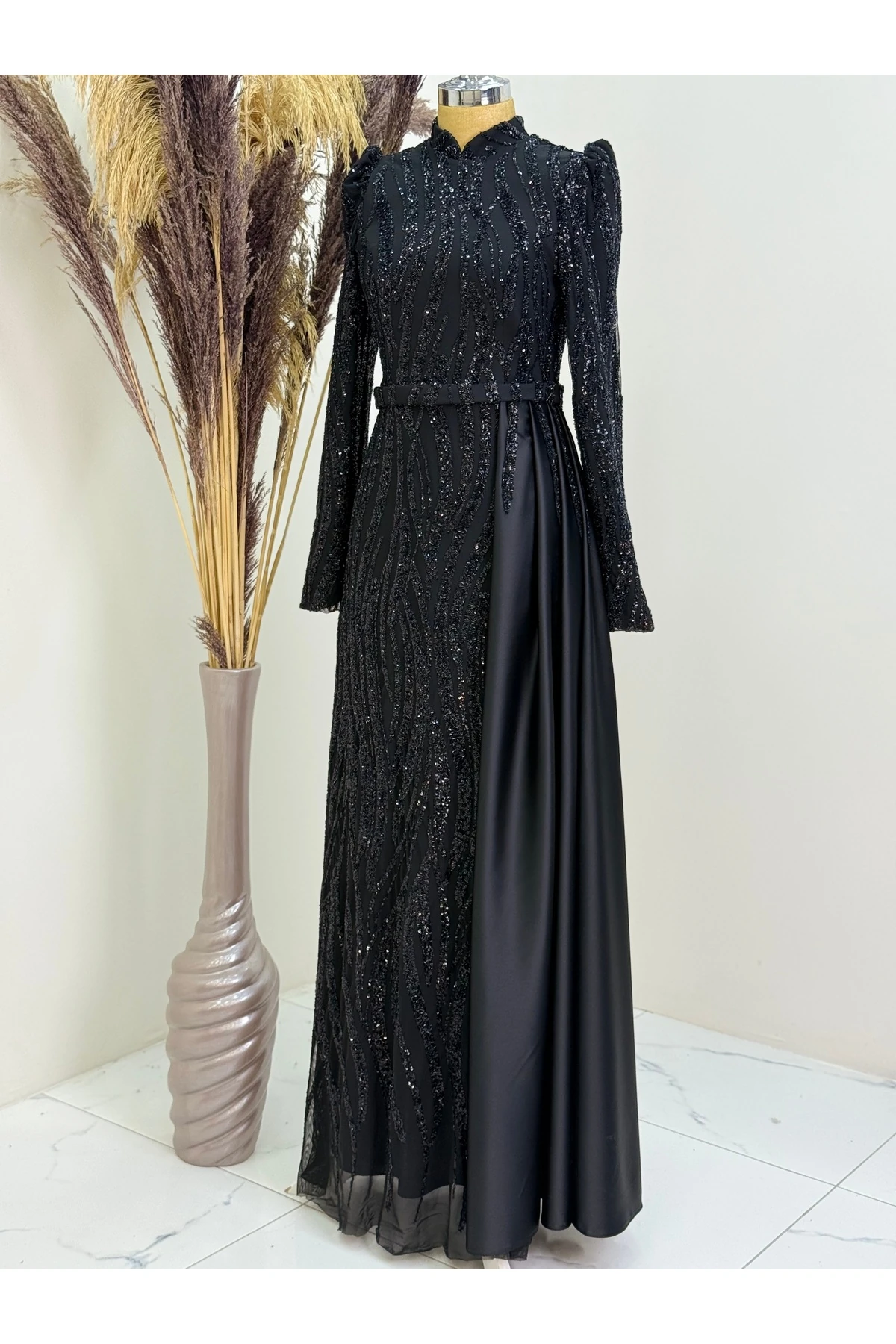 Eteği Sarkaçlı Boncuk İşlemel Eslina Abiye - siyah