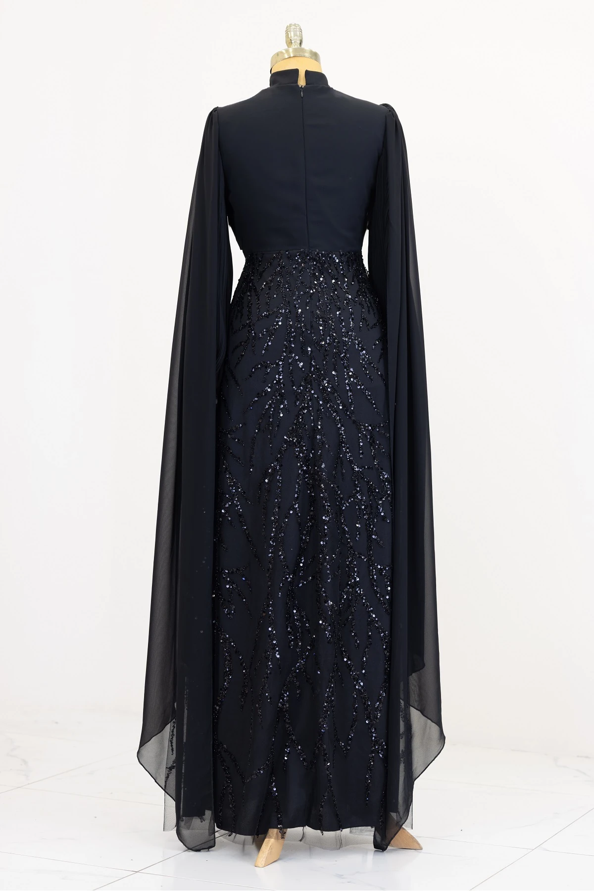 Kolları Pelerinli Ezgi Abiye - siyah