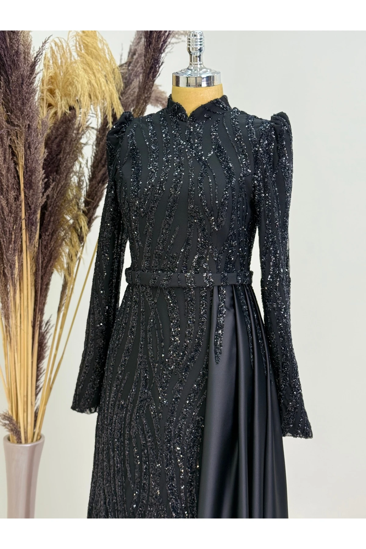 Eteği Sarkaçlı Boncuk İşlemel Eslina Abiye