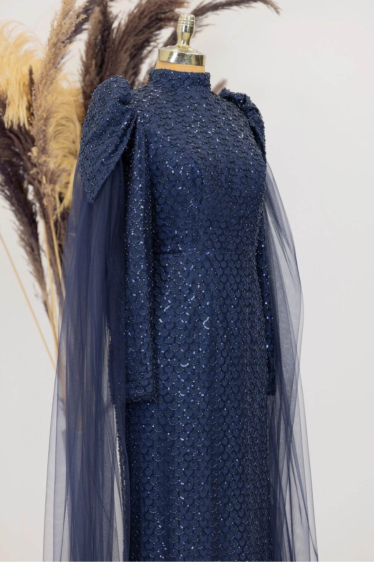 Kolları Pelerinli Asil Tesettür Abiye - lacivert