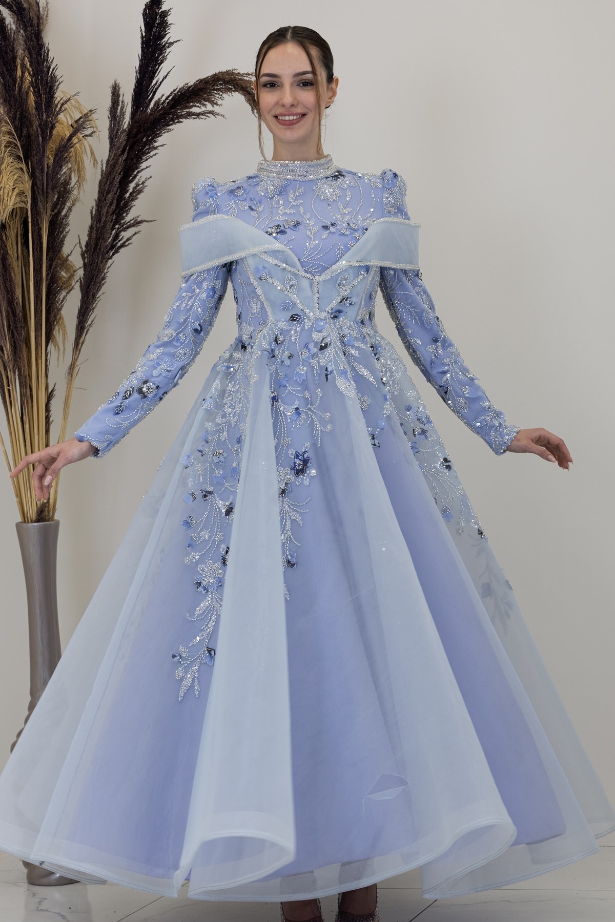 Safa Evening Dress with V Applique Embroidery on the Front
