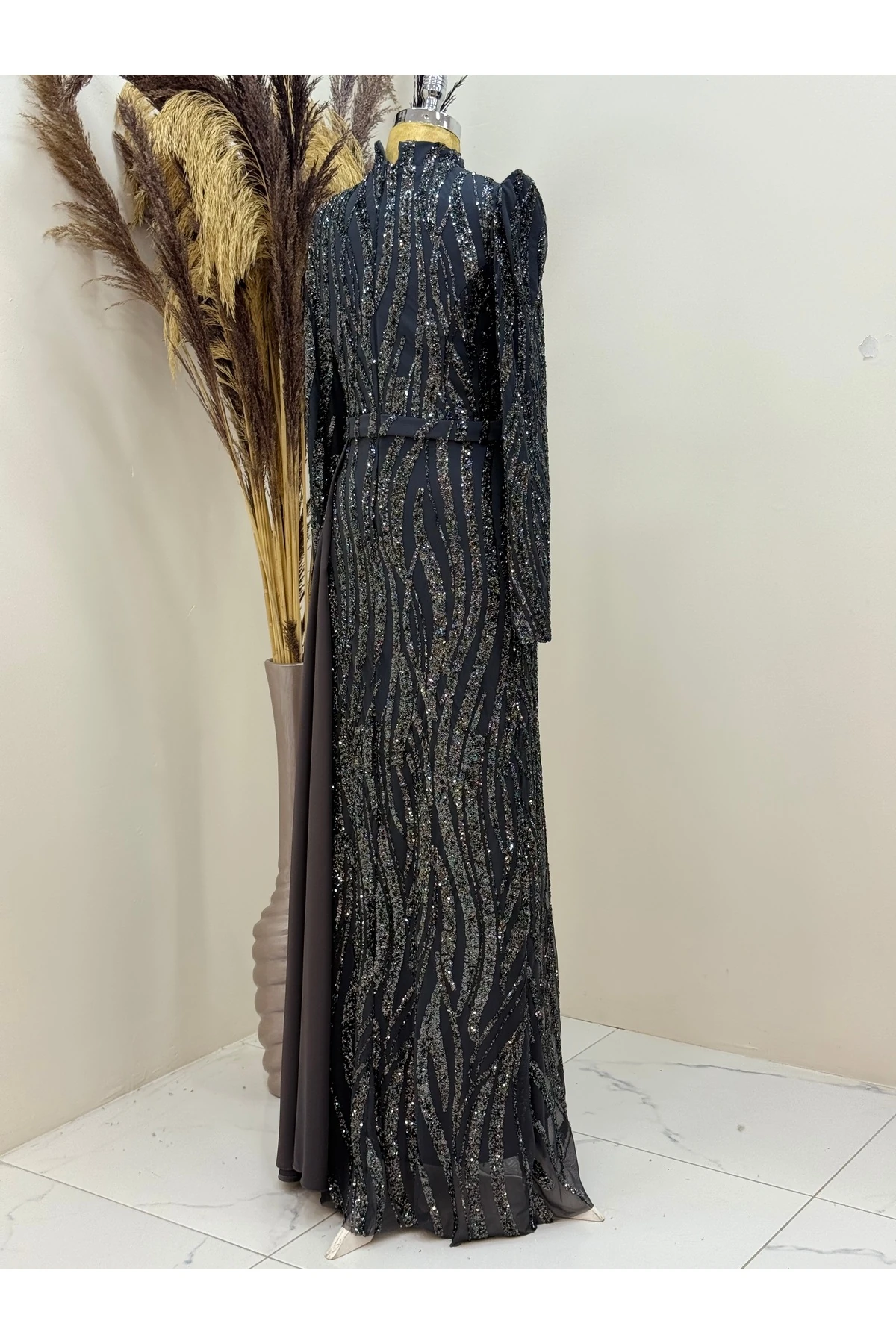 Eteği Sarkaçlı Boncuk İşlemel Eslina Abiye