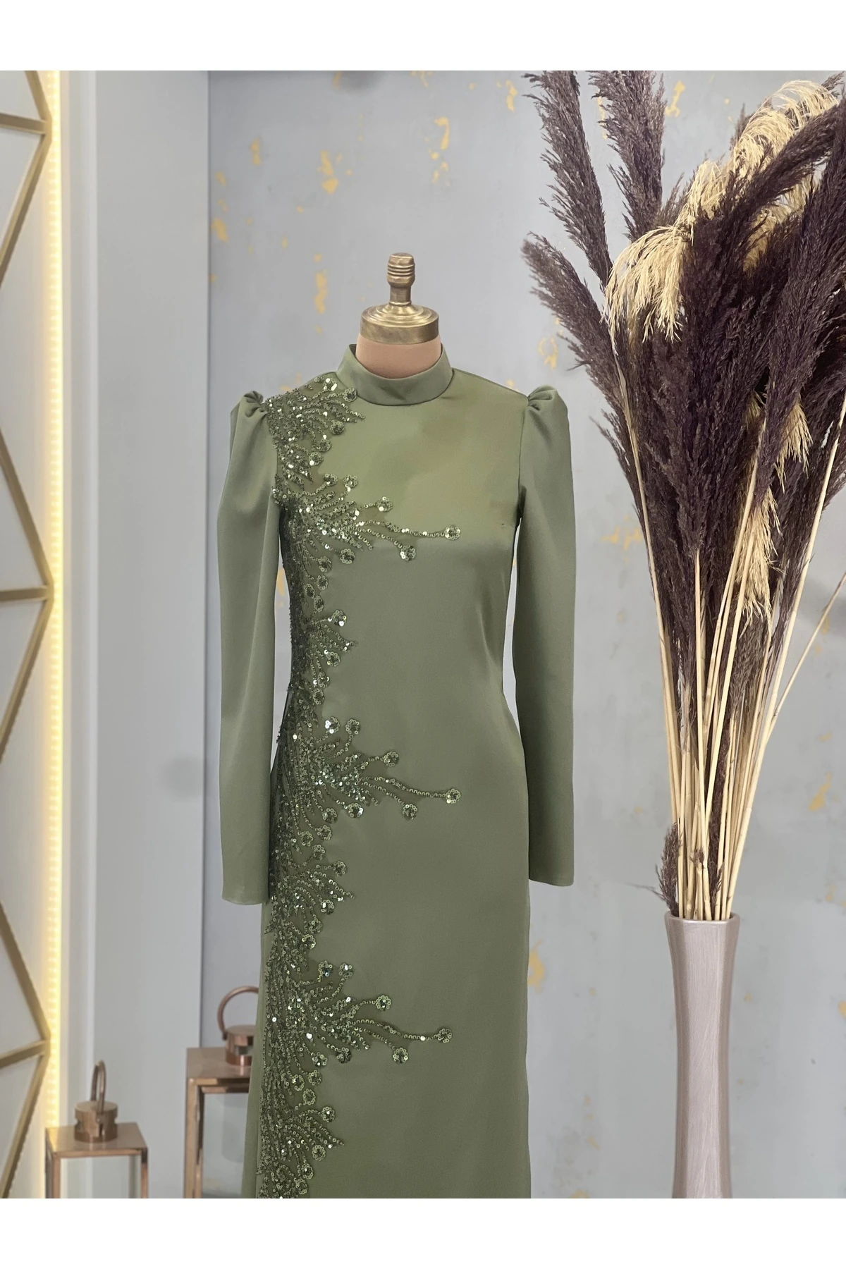 Önü Aplik işlemeli Kalem Hilal Tesettür Abiye - haki