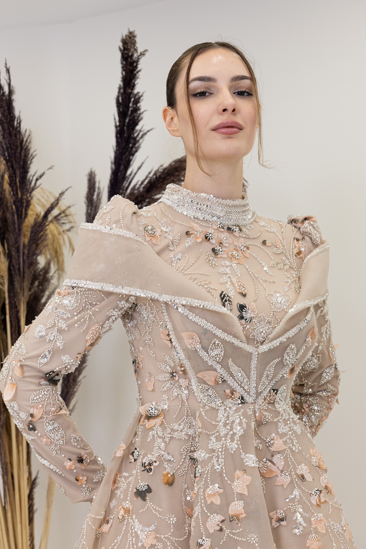 Safa Evening Dress with V Applique Embroidery on the Front