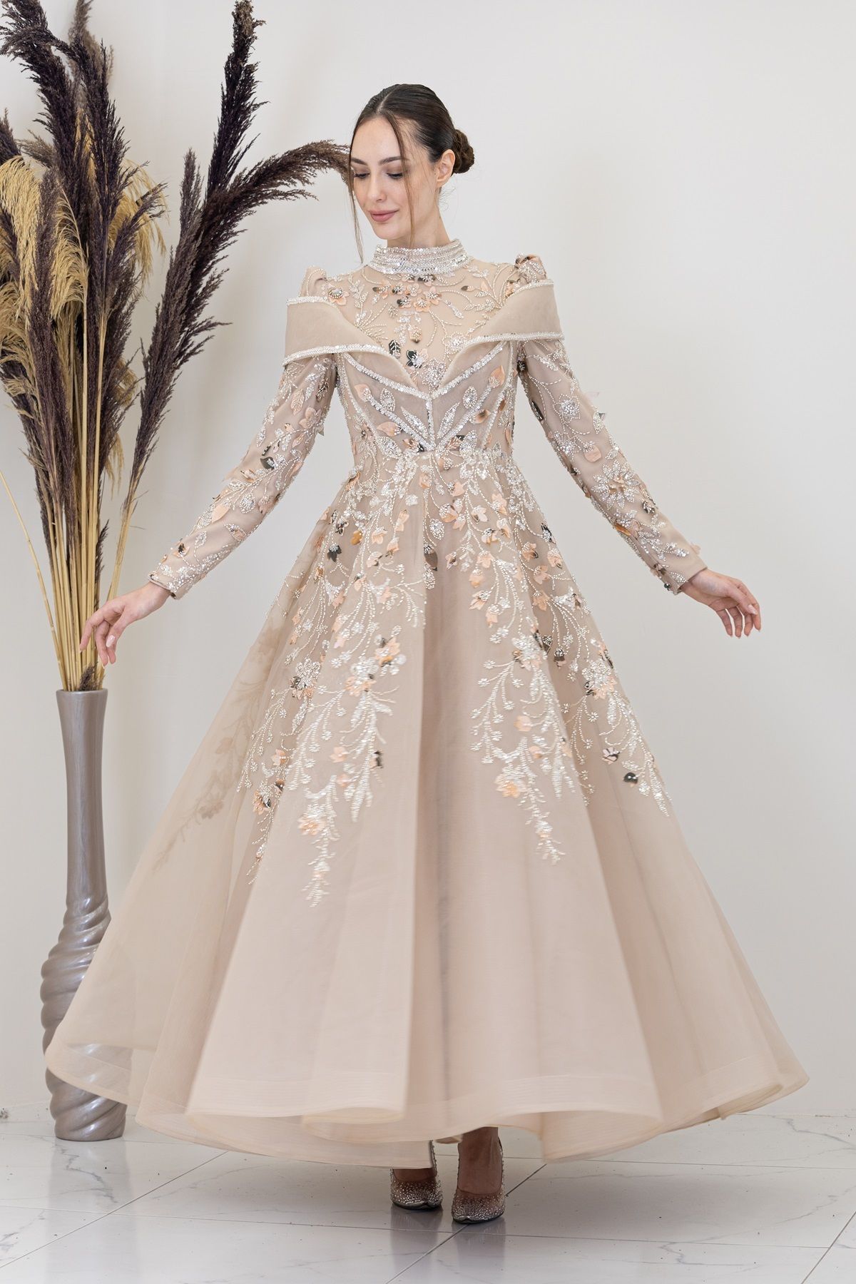 Safa Evening Dress with V Applique Embroidery on the Front