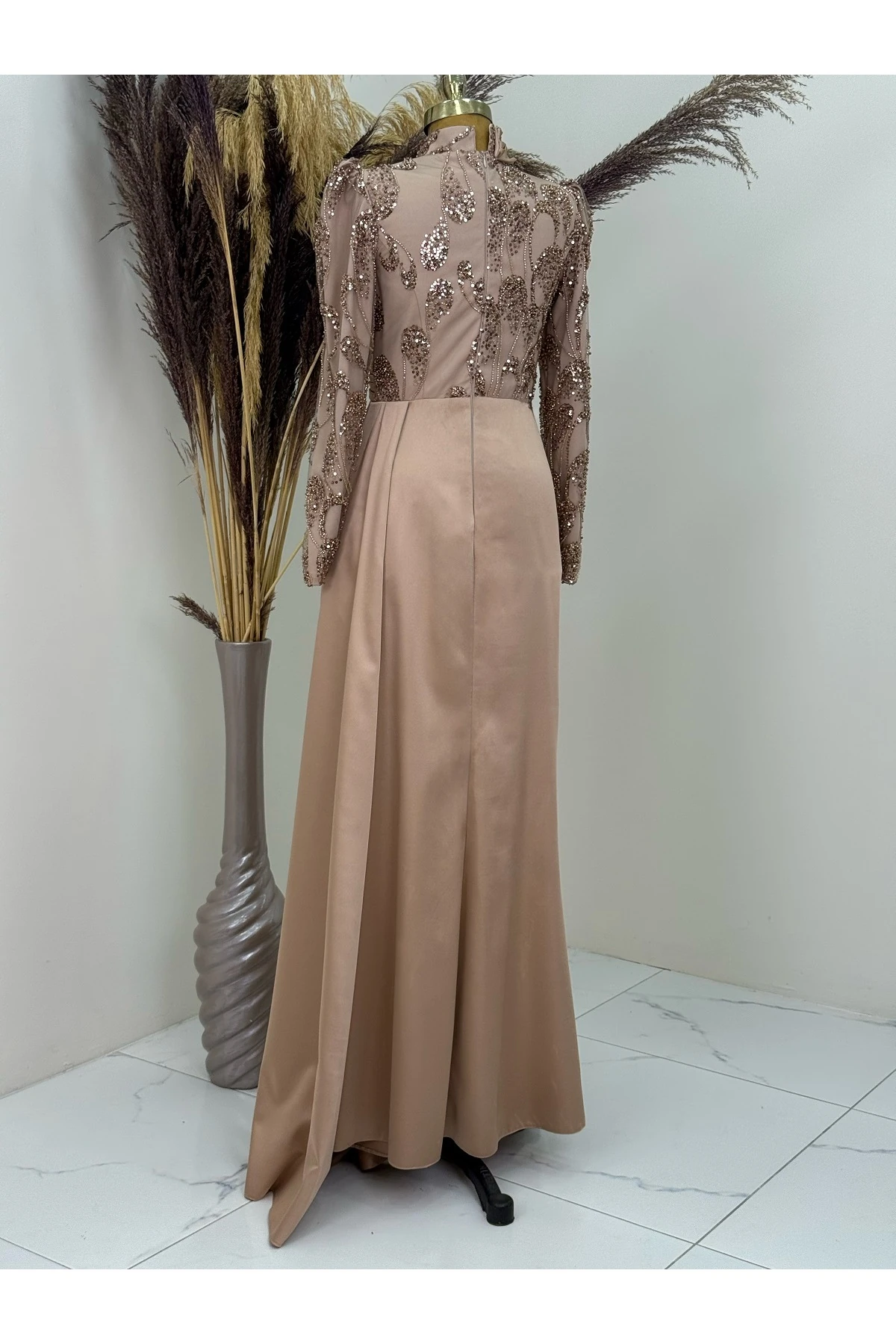 Önü Drapeli Kuyruklu Boncuk İşlemeli Asude Abiye - gold