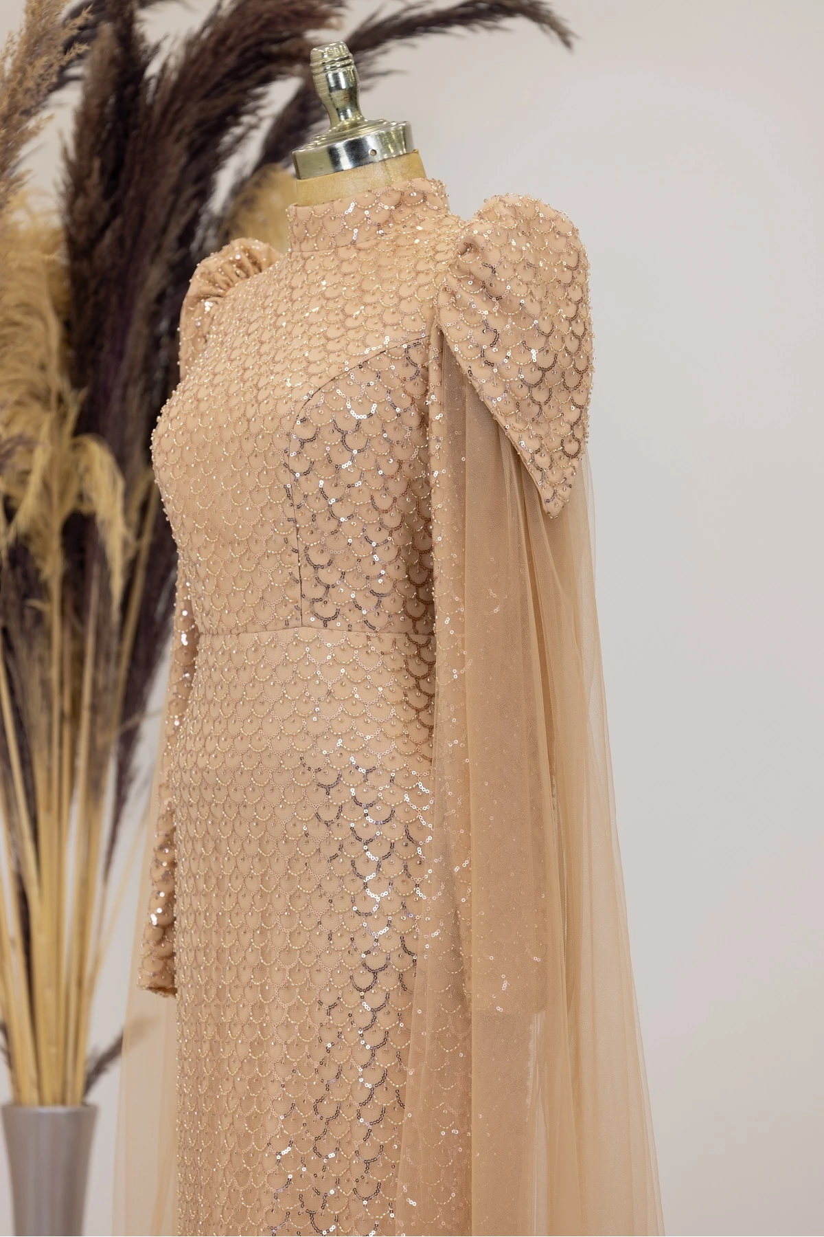 Kolları Pelerinli Asil Tesettür Abiye - gold