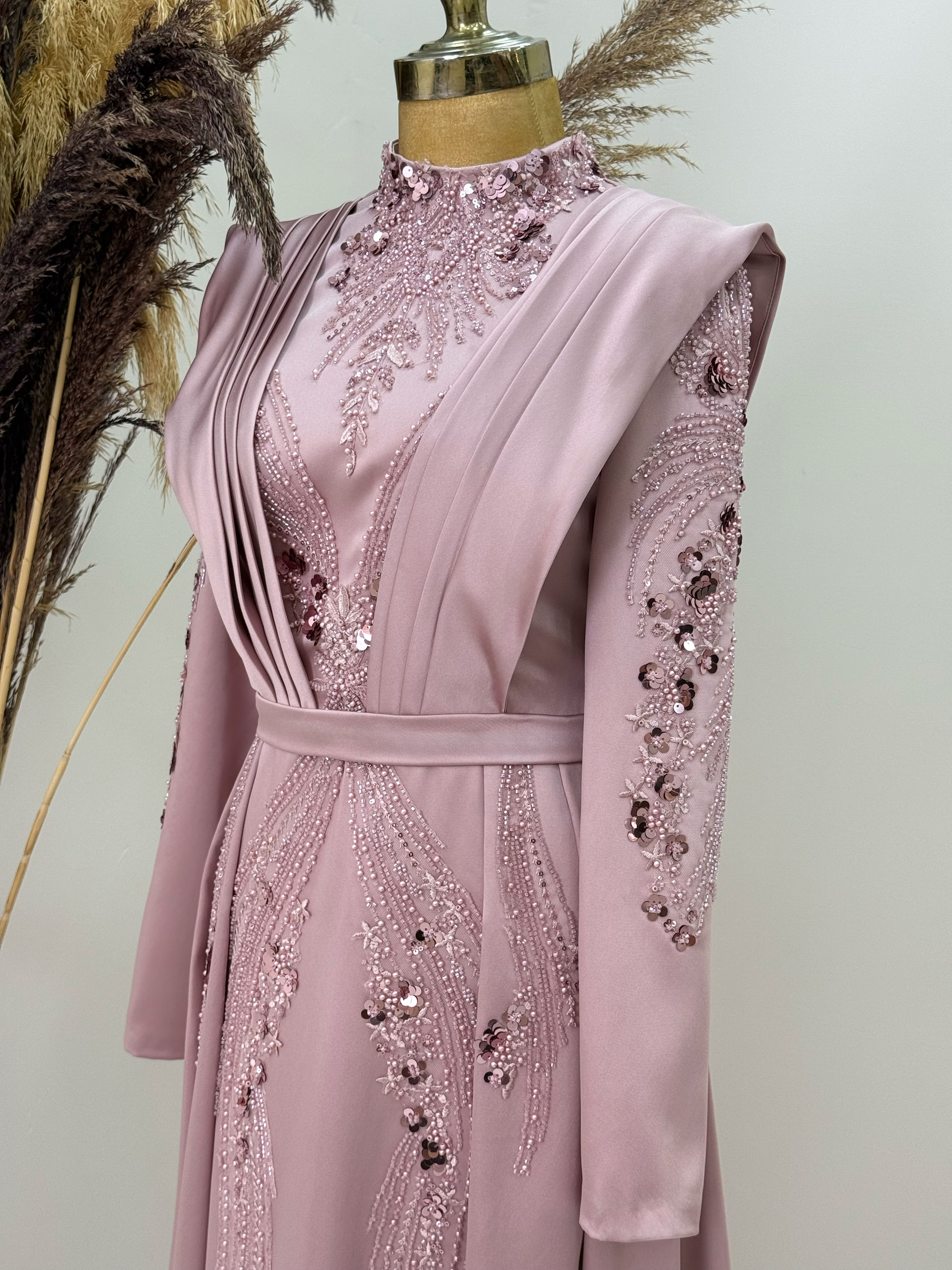 Önü Drapeli Kuyruklu Boncuk İşlemeli Miranda Abiye - pudra pembe