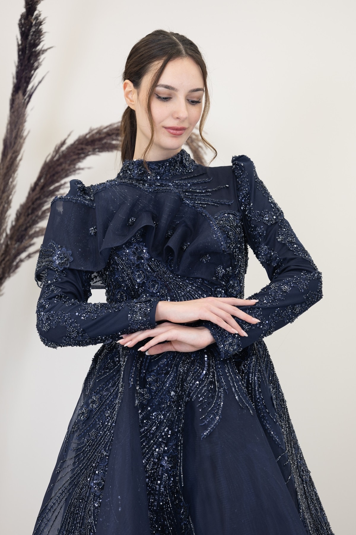 Sara Abendkleid mit Raffdetail auf der Vorderseite