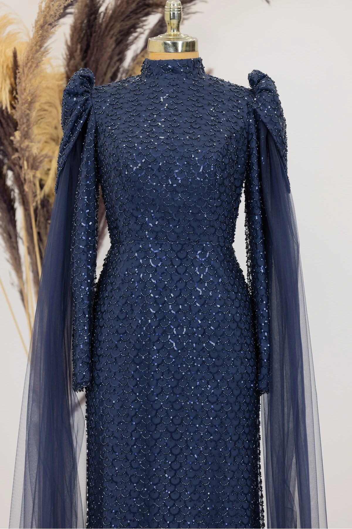 Kolları Pelerinli Asil Tesettür Abiye - lacivert