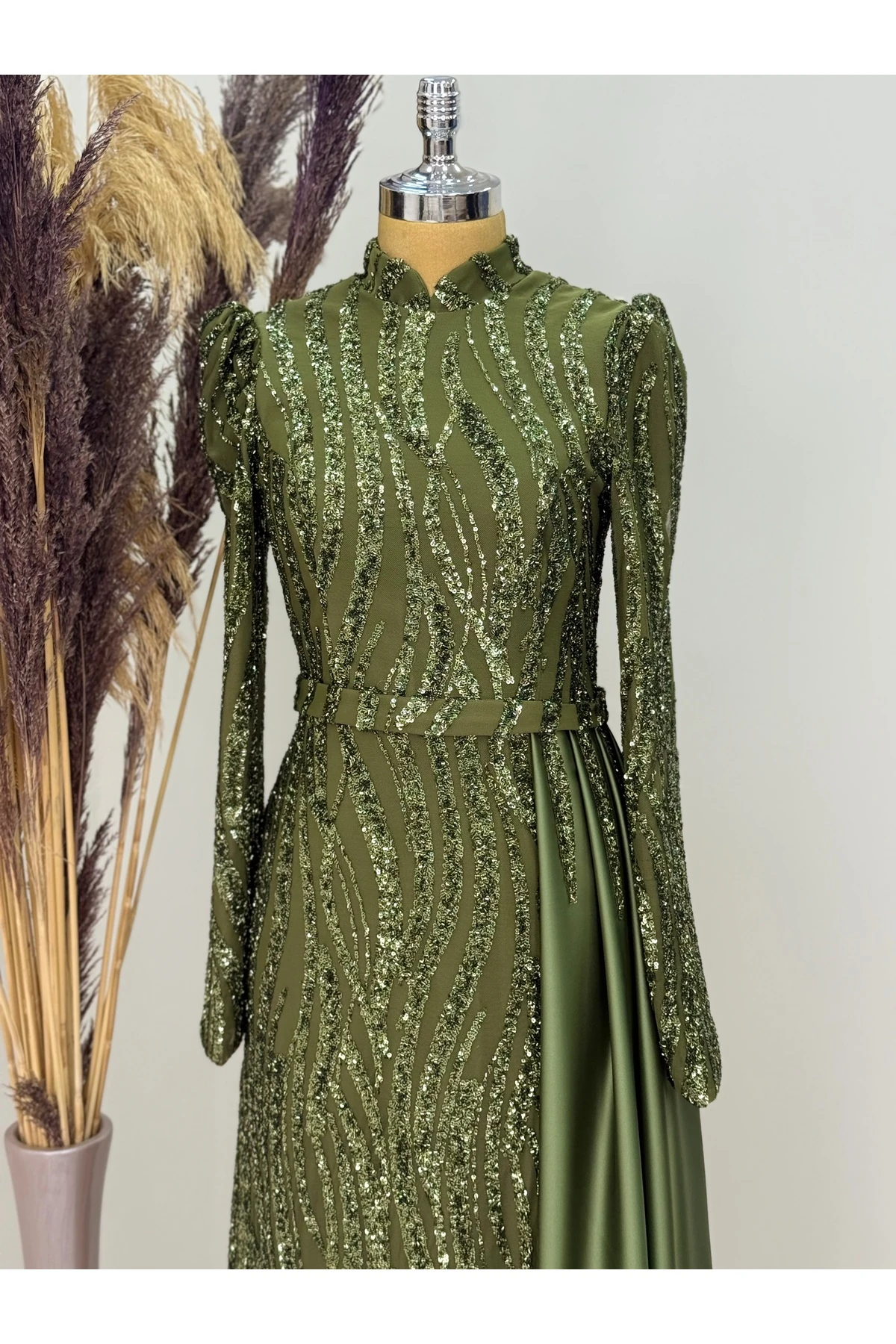 Eteği Sarkaçlı Boncuk İşlemel Eslina Abiye - haki