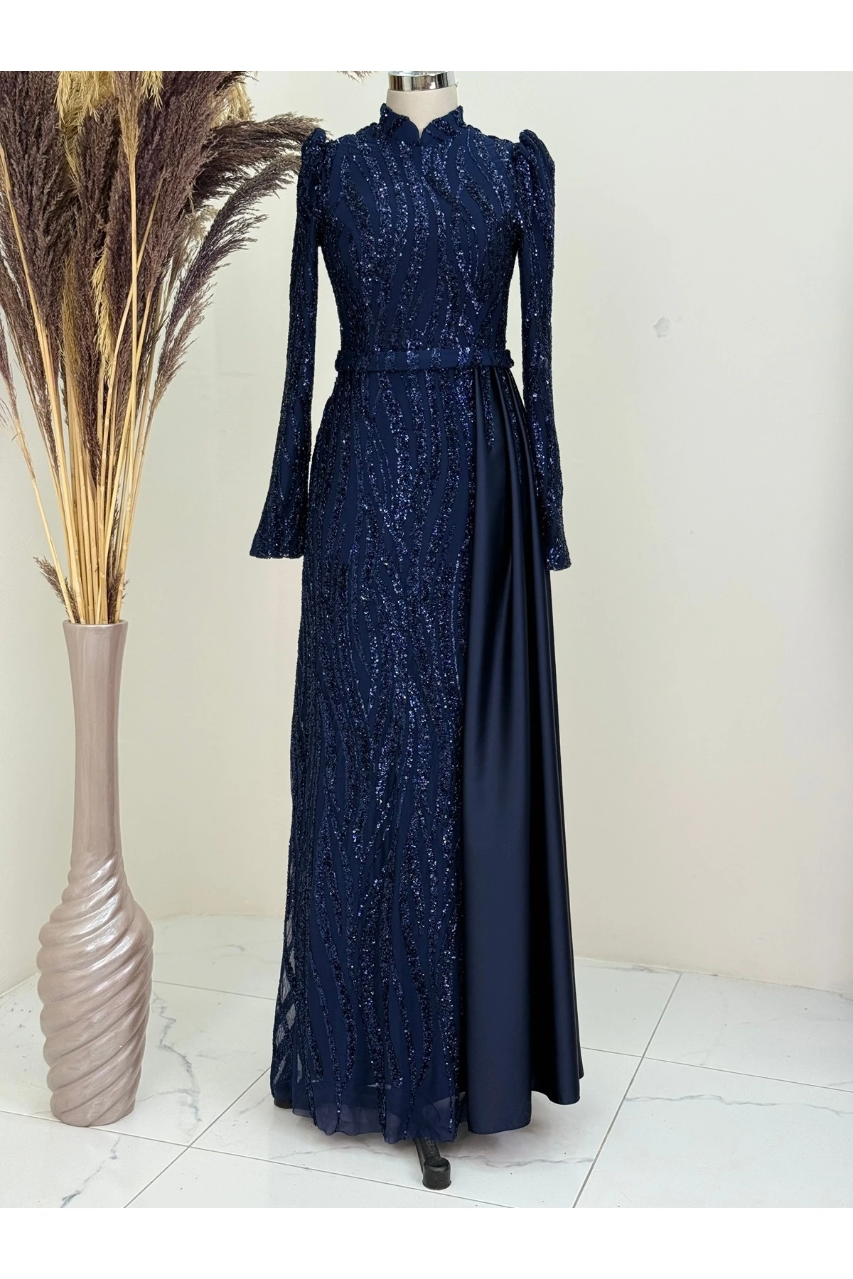 Eteği Sarkaçlı Boncuk İşlemel Eslina Abiye - lacivert