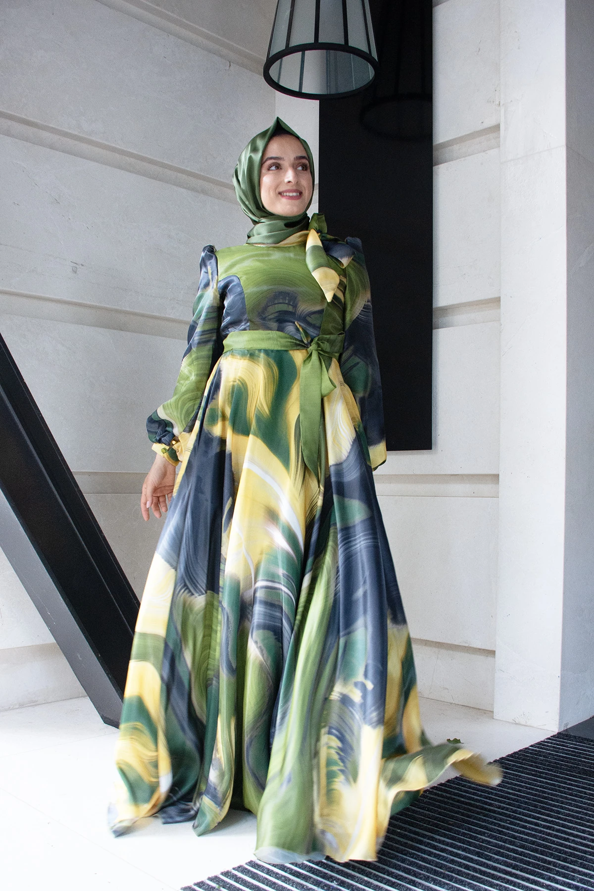 İpek Saten Kemerli Yakası Fiyonklu Desenli Ebruli Elbise - haki