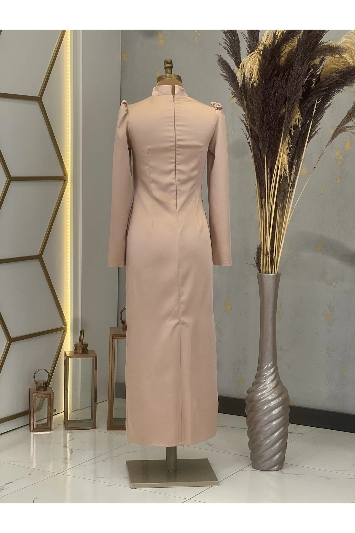 Önü Aplik işlemeli Kalem Hilal Tesettür Abiye - vizon