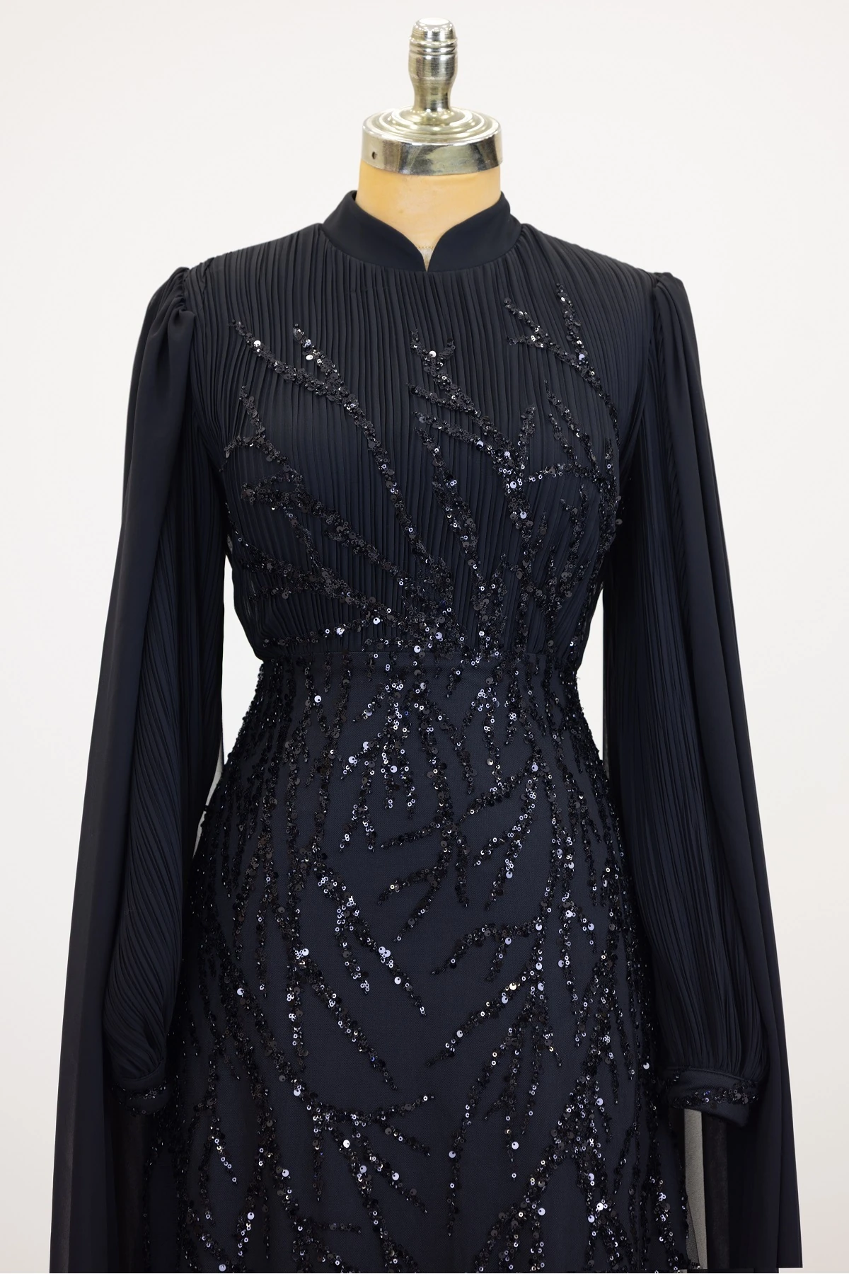 Kolları Pelerinli Ezgi Abiye - siyah