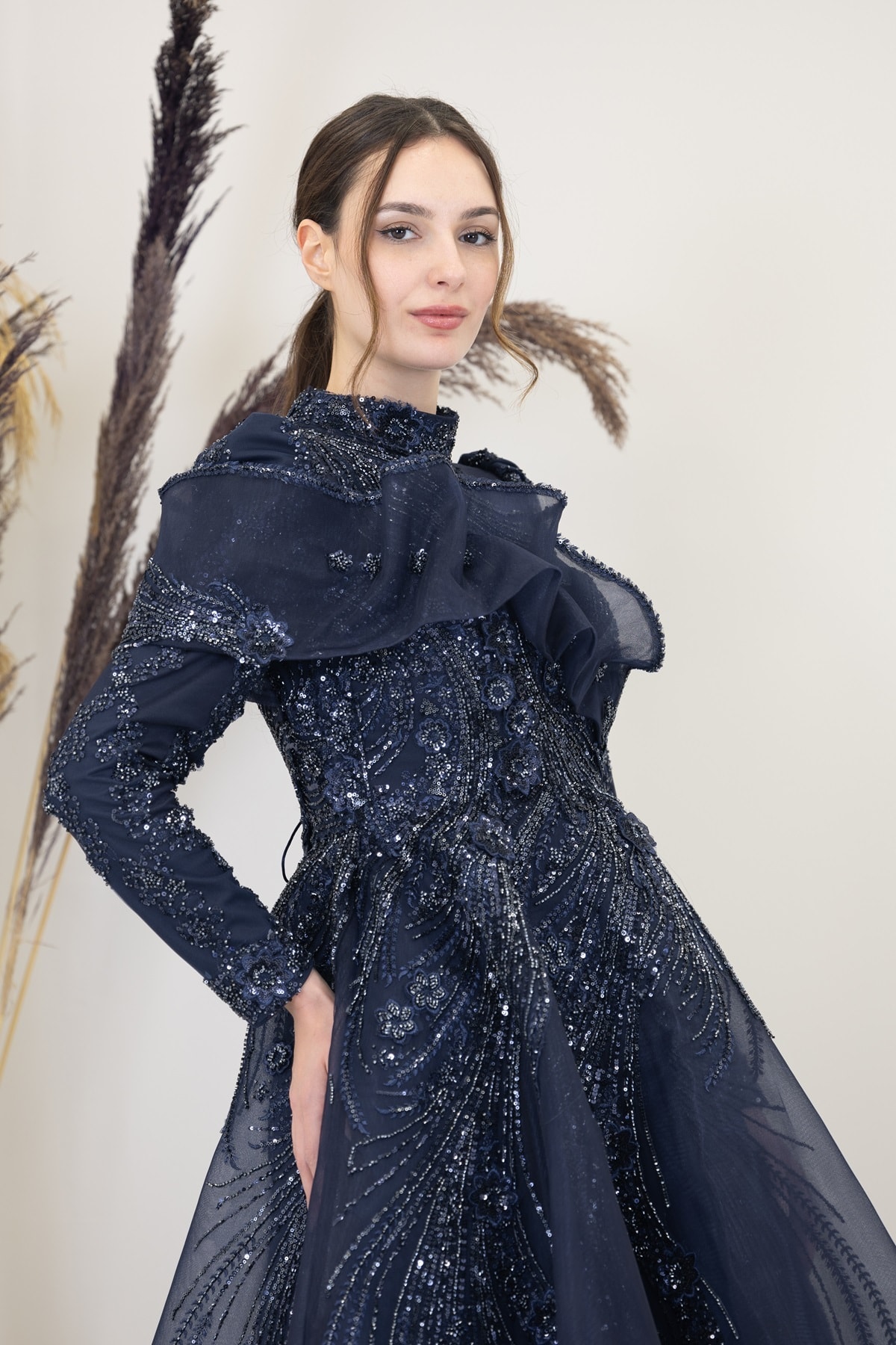 Sara Abendkleid mit Raffdetail auf der Vorderseite