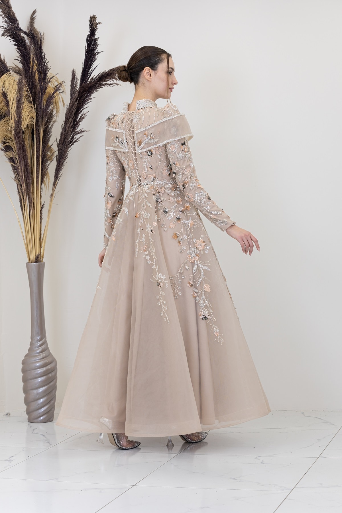Safa Evening Dress with V Applique Embroidery on the Front