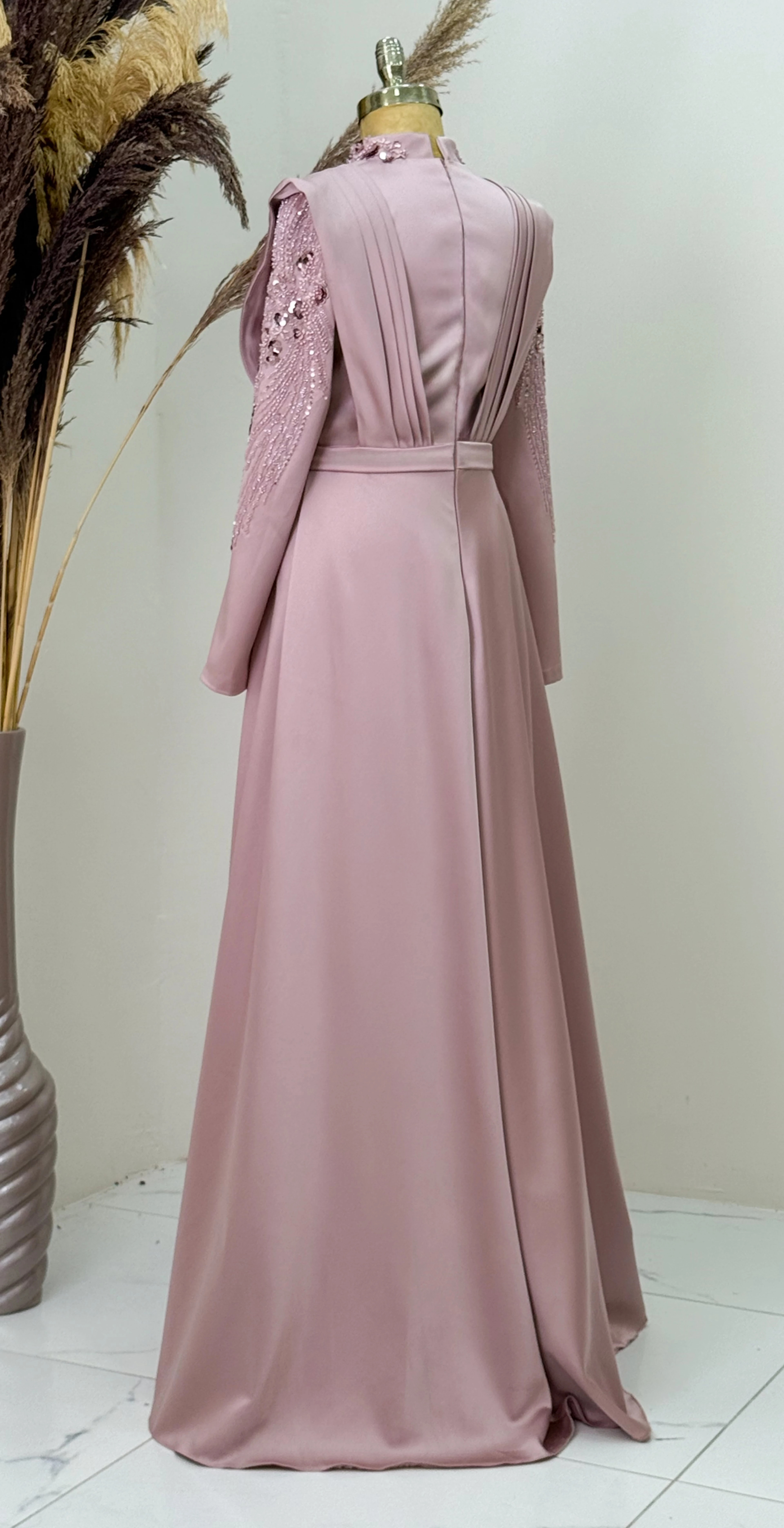 Önü Drapeli Kuyruklu Boncuk İşlemeli Miranda Abiye - pudra pembe