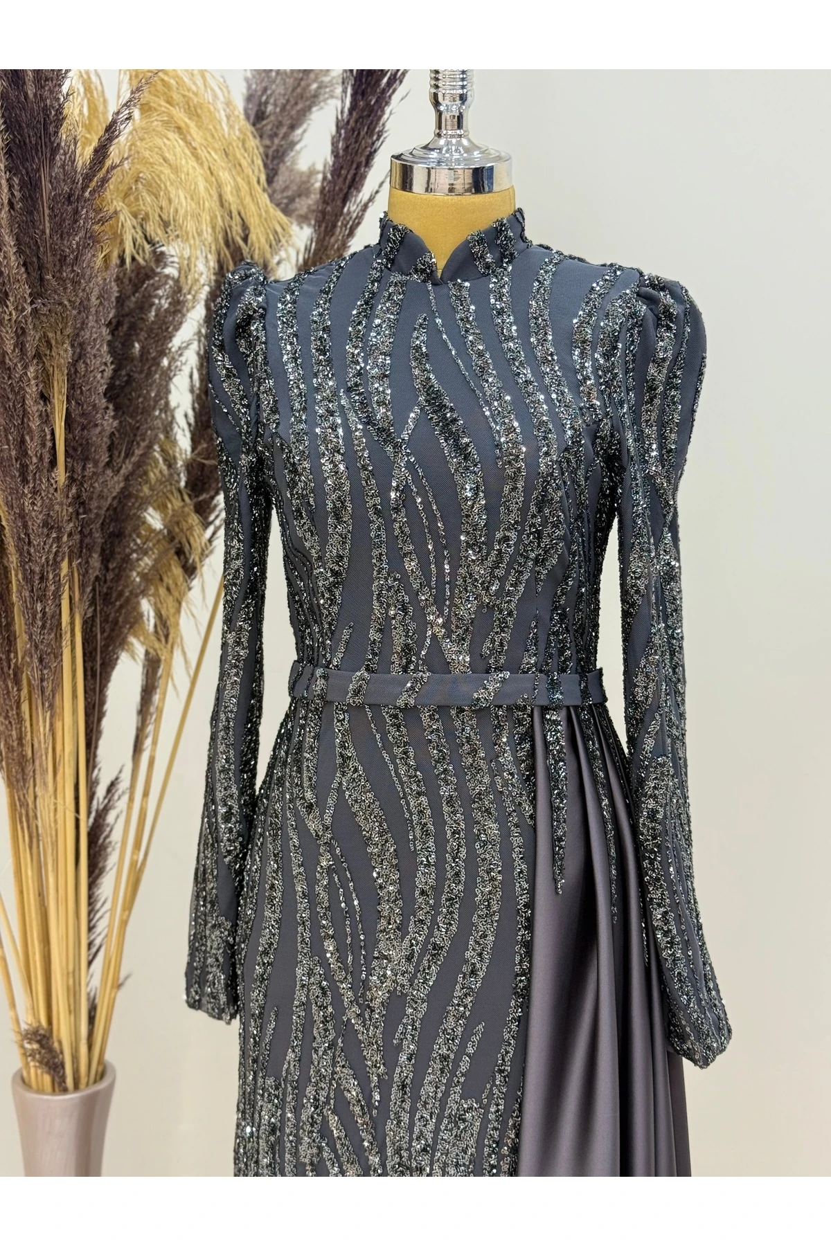 Eteği Sarkaçlı Boncuk İşlemel Eslina Abiye