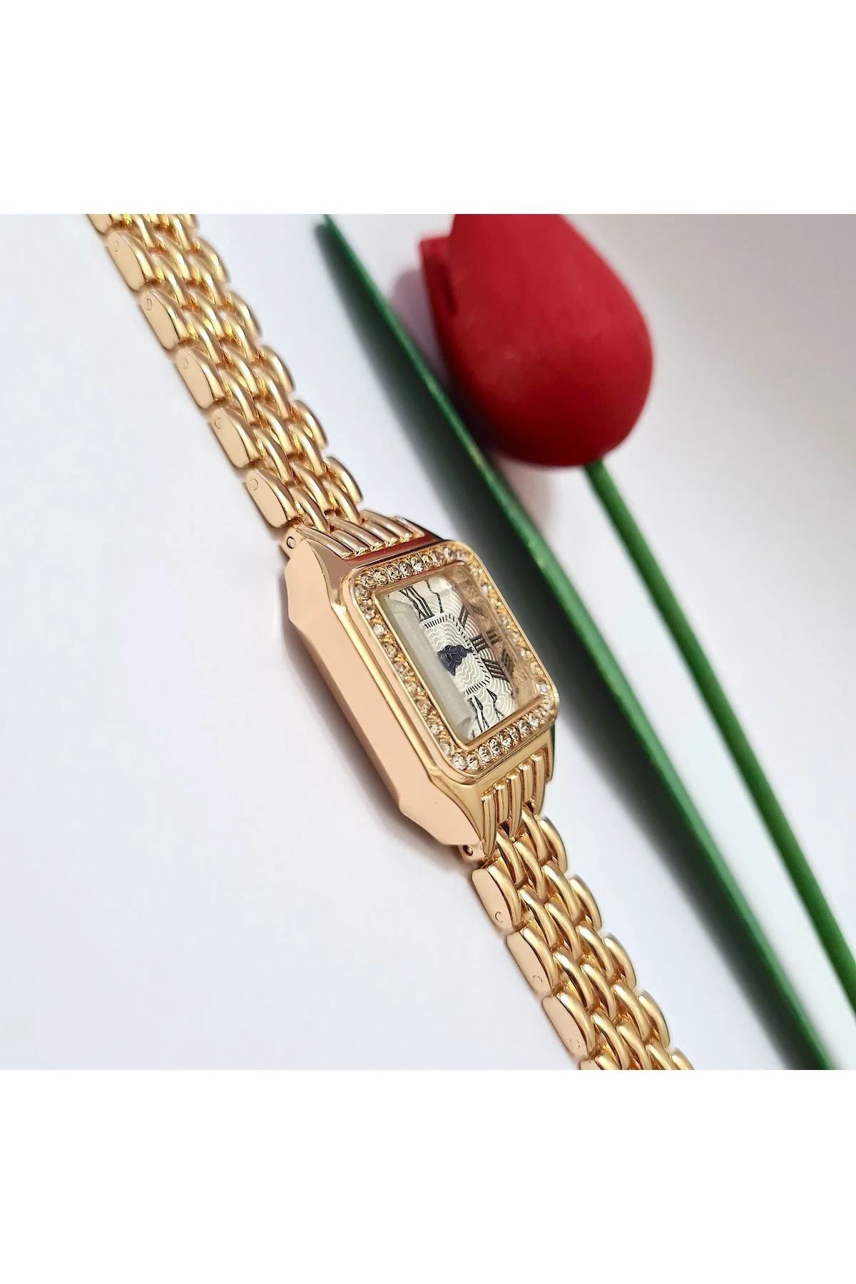 Gold Renkli Taşlı Yılan Desenli Kadın Kol Saati