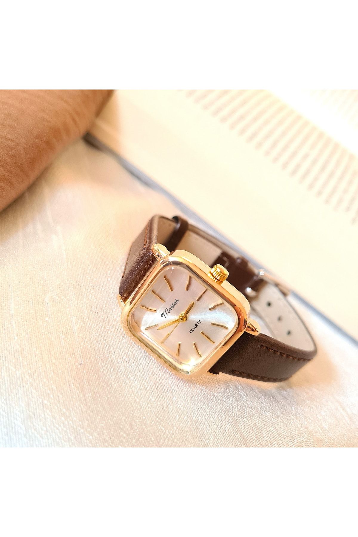 Retro Kadın Kol Saati, Vintage Tasarım, Minimal Tasarım, Gold Rengi, Koyu Kahve Kayış