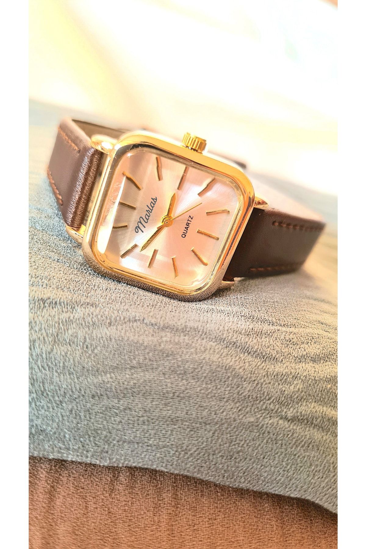 Retro Kadın Kol Saati, Vintage Tasarım, Minimal Tasarım, Gold Rengi, Koyu Kahve Kayış
