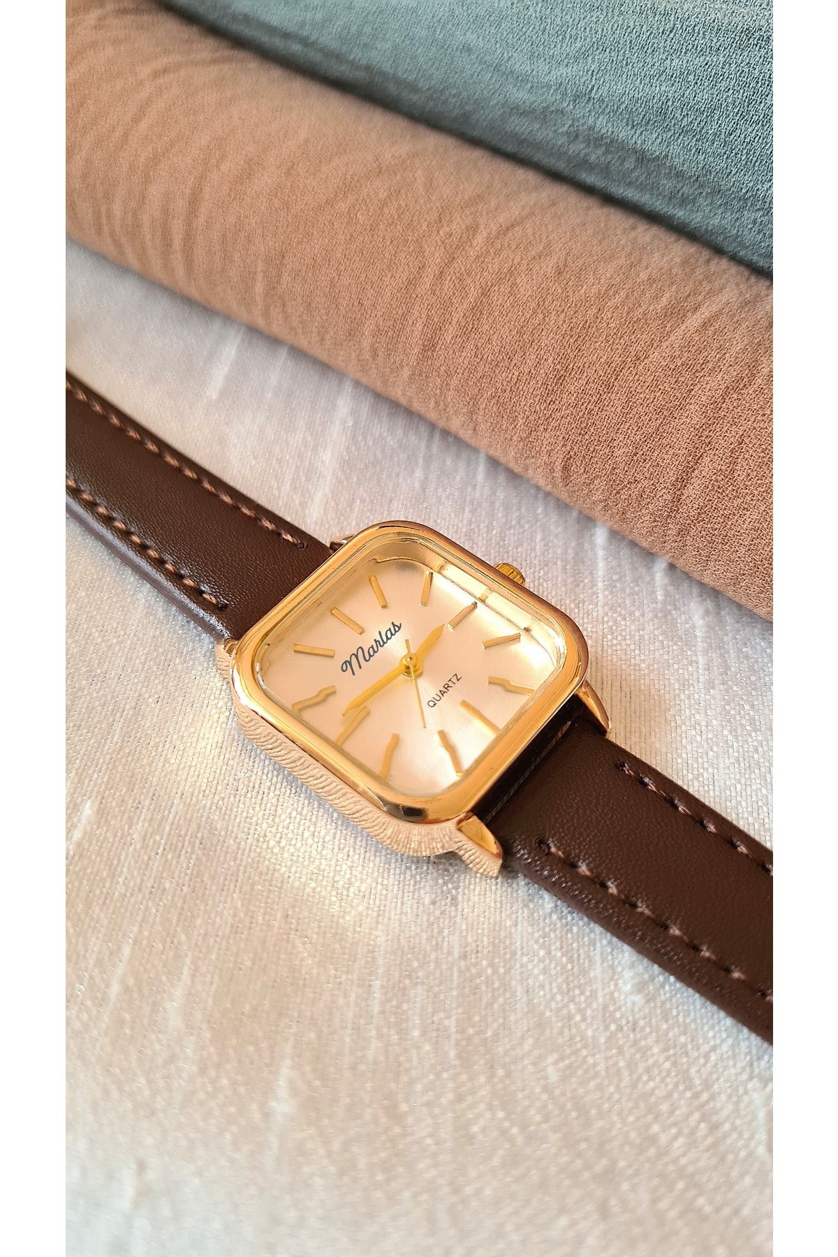 Retro Kadın Kol Saati, Vintage Tasarım, Minimal Tasarım, Gold Rengi, Koyu Kahve Kayış