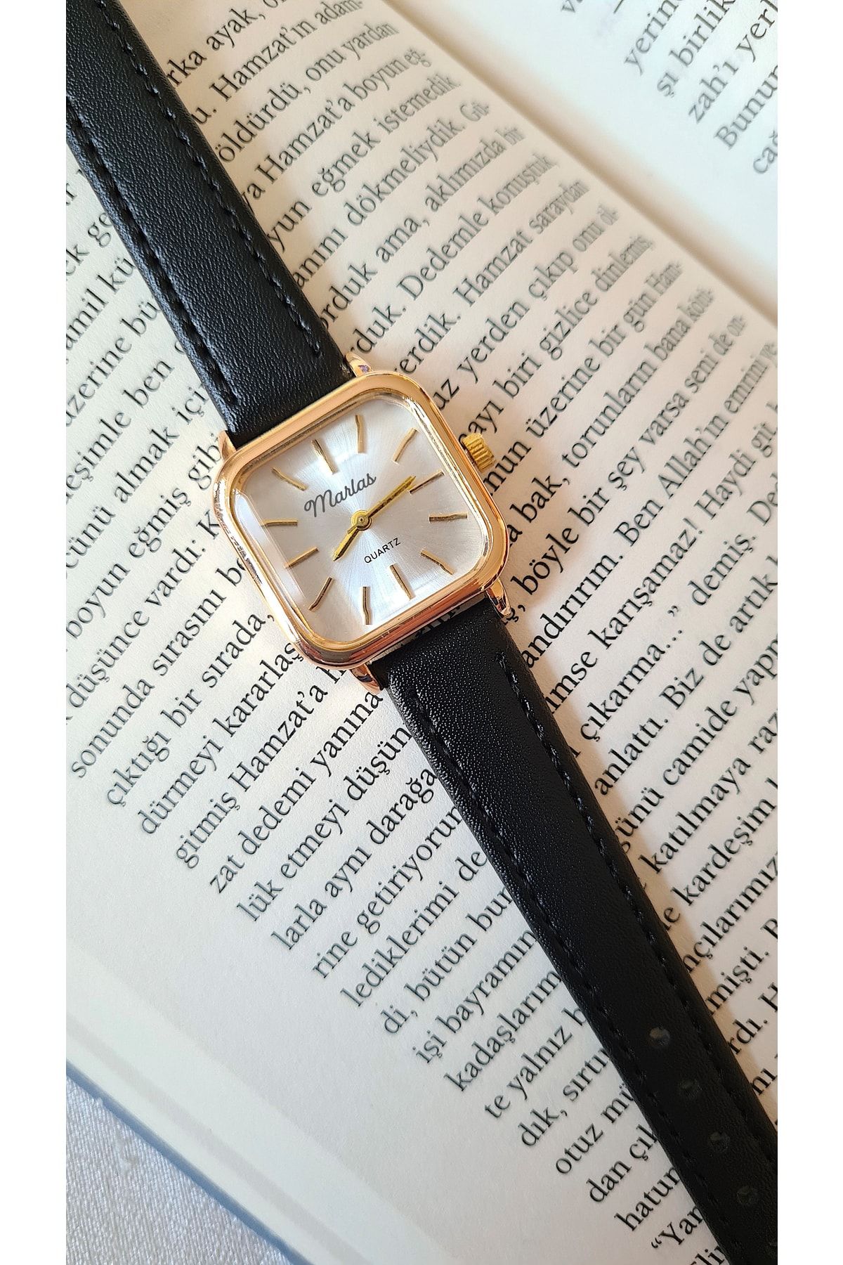 Retro Kadın Kol Saati, Vintage Tasarım, Minimal Tasarım Gold Rengi Siyah Kayış