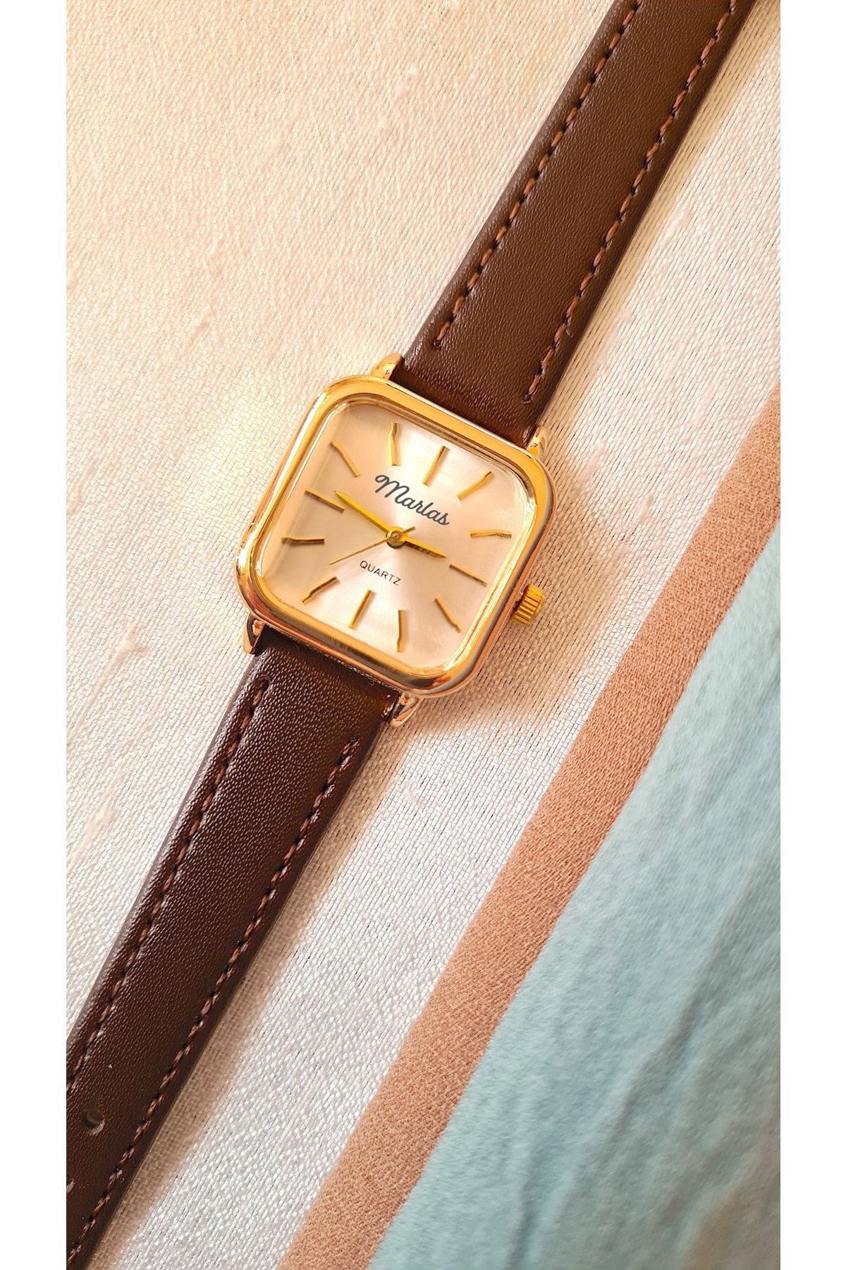 Retro Kadın Kol Saati, Vintage Tasarım, Minimal Tasarım, Gold Rengi, Koyu Kahve Kayış