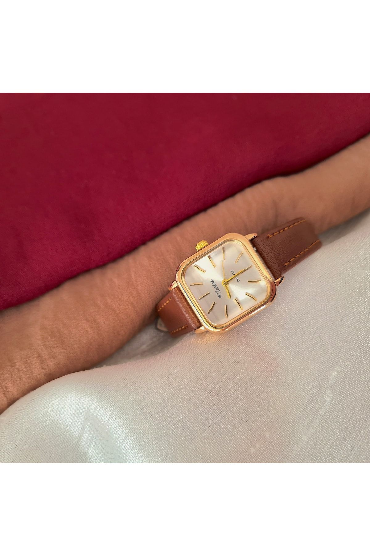 Retro Kadın Kol Saati Vintage Tasarım Gold Rengi Açık Kahverengi Camel