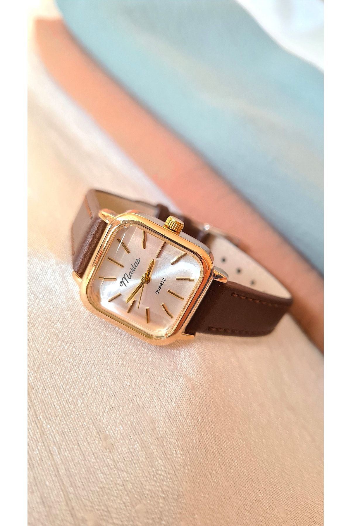 Retro Kadın Kol Saati, Vintage Tasarım, Minimal Tasarım, Gold Rengi, Koyu Kahve Kayış