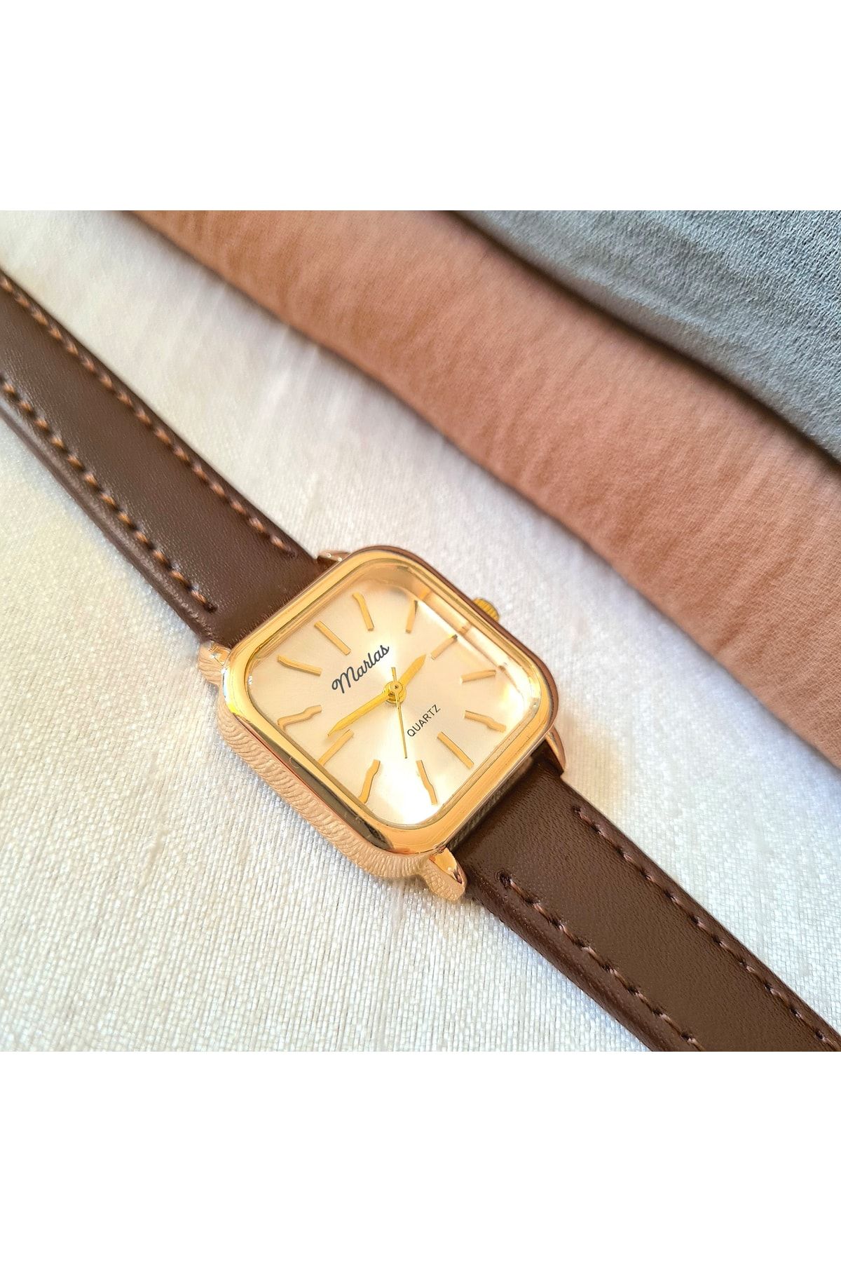 Retro Kadın Kol Saati, Vintage Tasarım, Minimal Tasarım, Gold Rengi, Koyu Kahve Kayış
