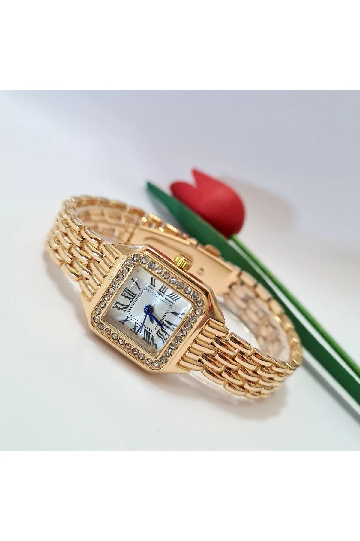 Gold Renkli Taşlı Yılan Desenli Kadın Kol Saati